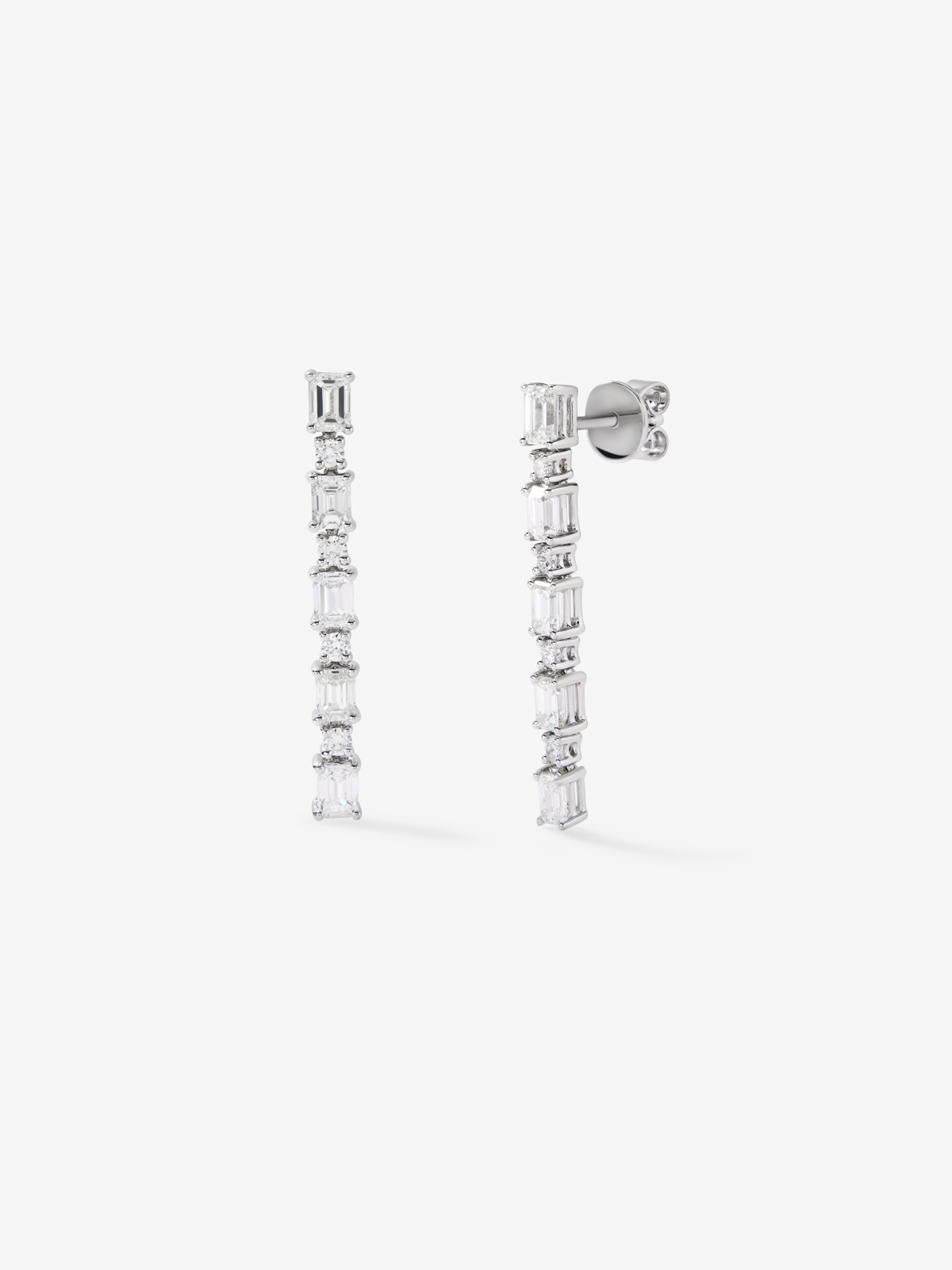 18K white gold earrings with white diamonds in emerald size 2.13 cts and diamonds in bright size of 0.26 cts