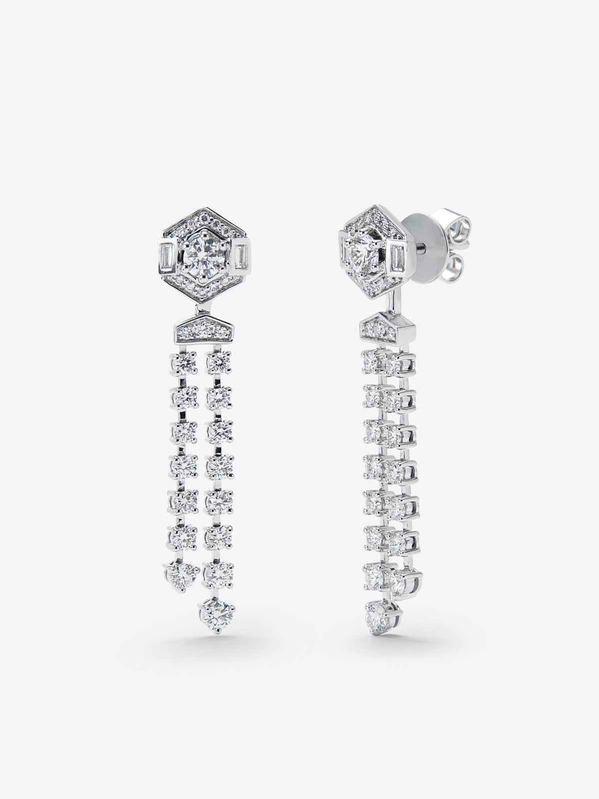 Pendientes de oro blanco de 18K con diamantes en talla brillante con un total de 1,25 cts y diamantes en talla baguette de 0,1 cts