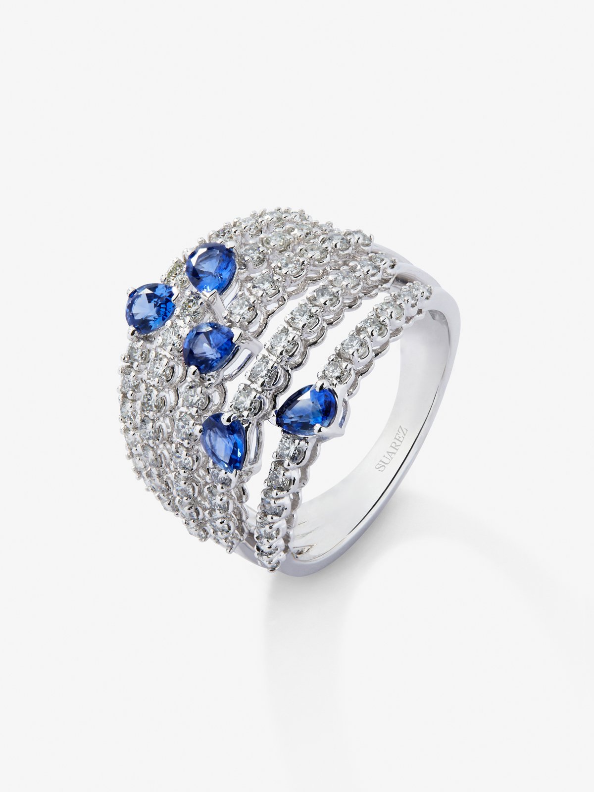 Anillo tú y yo de oro blanco de 18K con 5 zafiros azules en talla pera con un total de 1,13 cts y 60 diamantes en talla brillante con un total de 1 cts