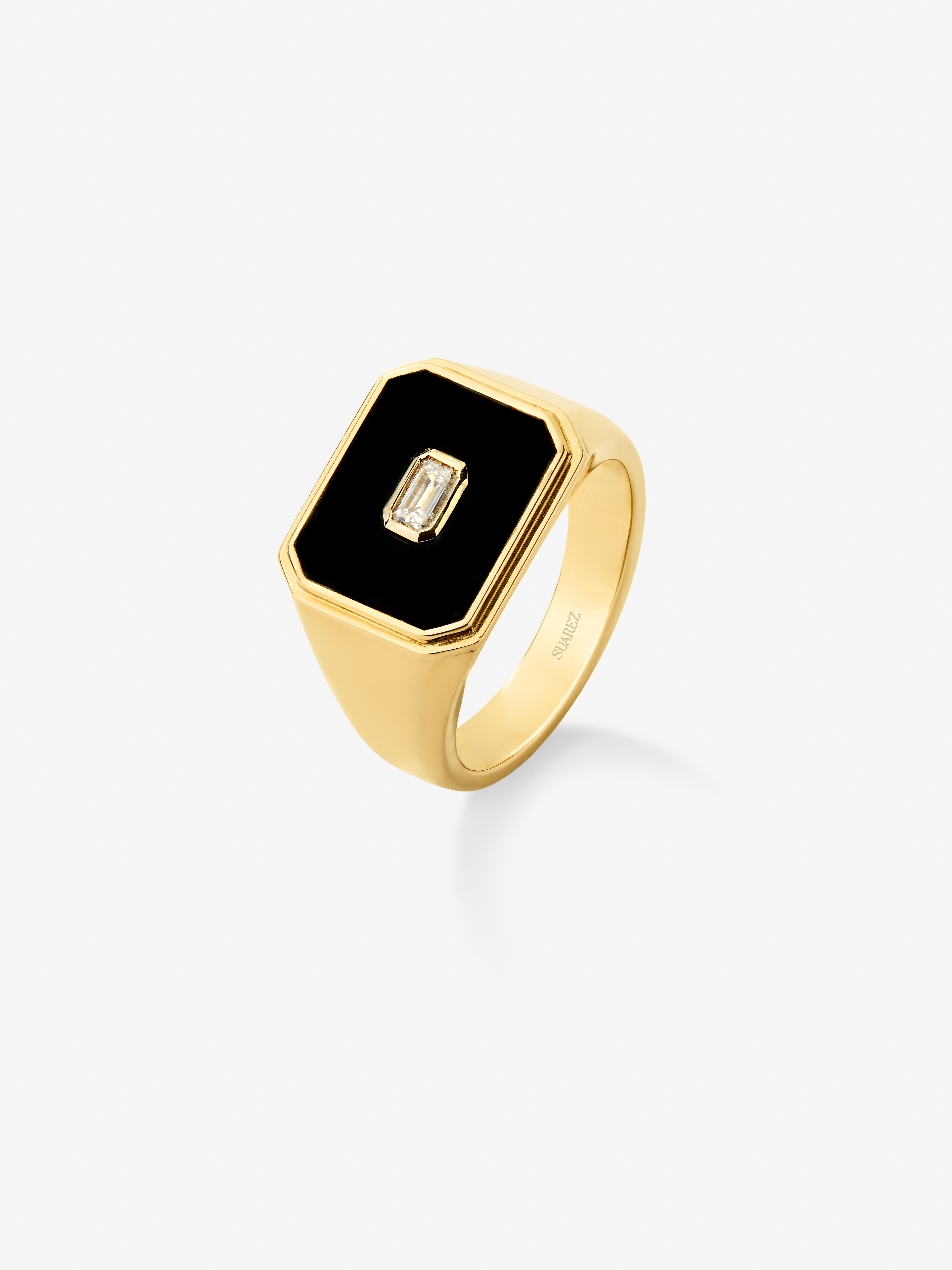 Anillo de sello grande de oro amarillo de 18K con ónix negro y diamante de 0,17 cts