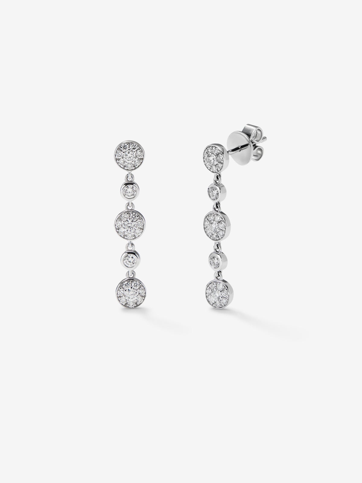 18kt white gold long earrings with diamond-filled circular motifs.