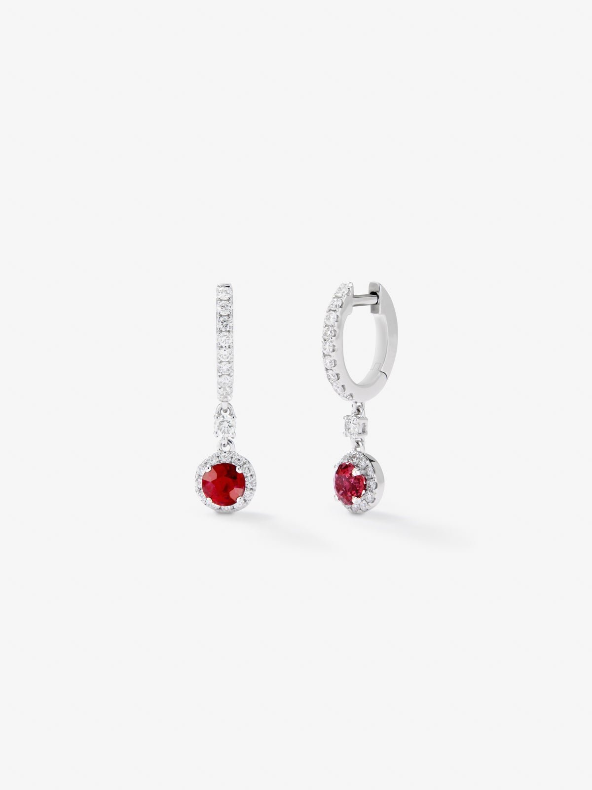 Pendientes de aro de oro blanco de 18K con rubíes rojos en talla brillante de 0,5 cts y diamantes blancos en talla brillante de 0,29 cts