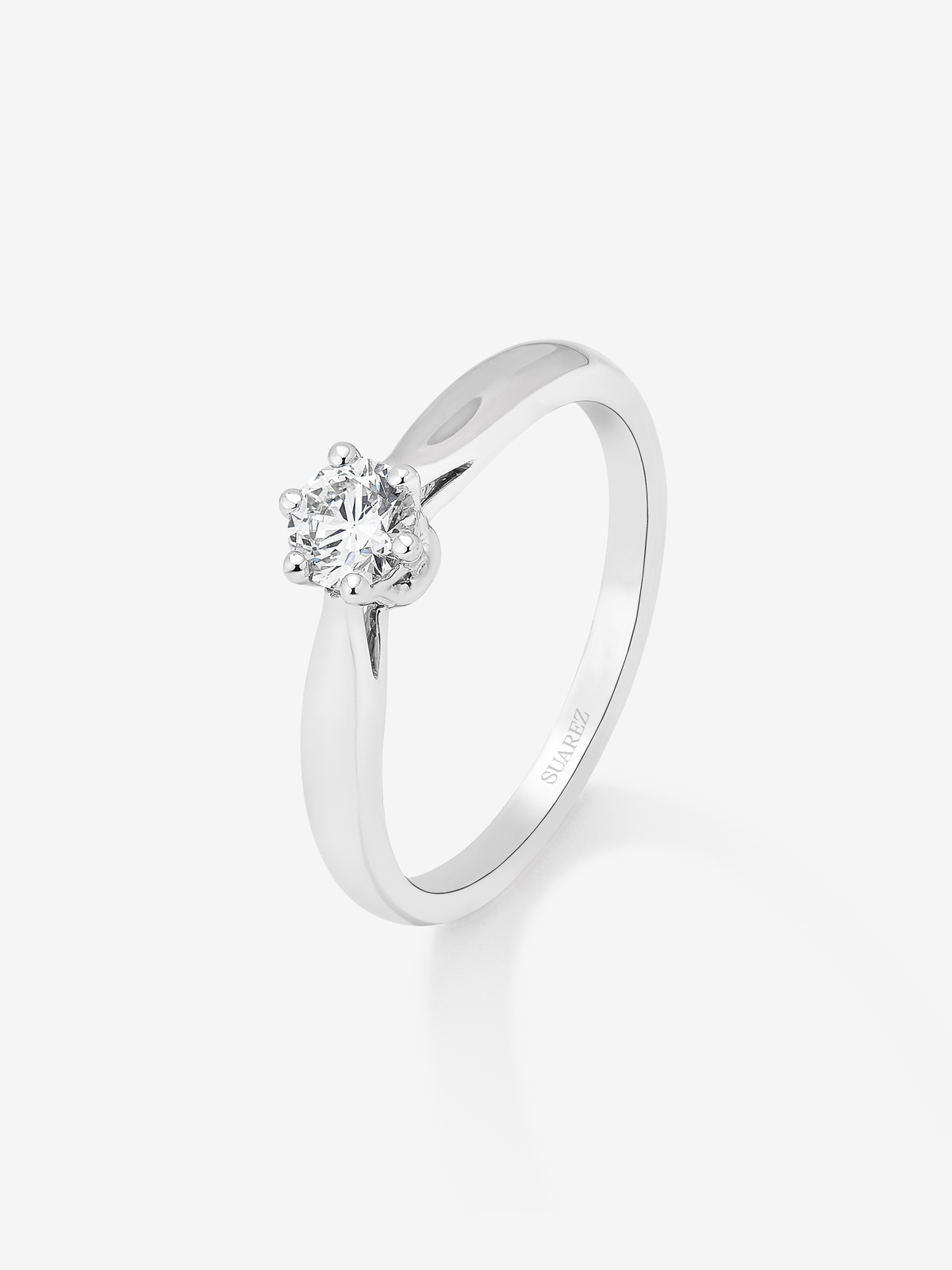 Anillo solitario de compromiso de oro blanco de 18K con diamante central de 0,3 quilates