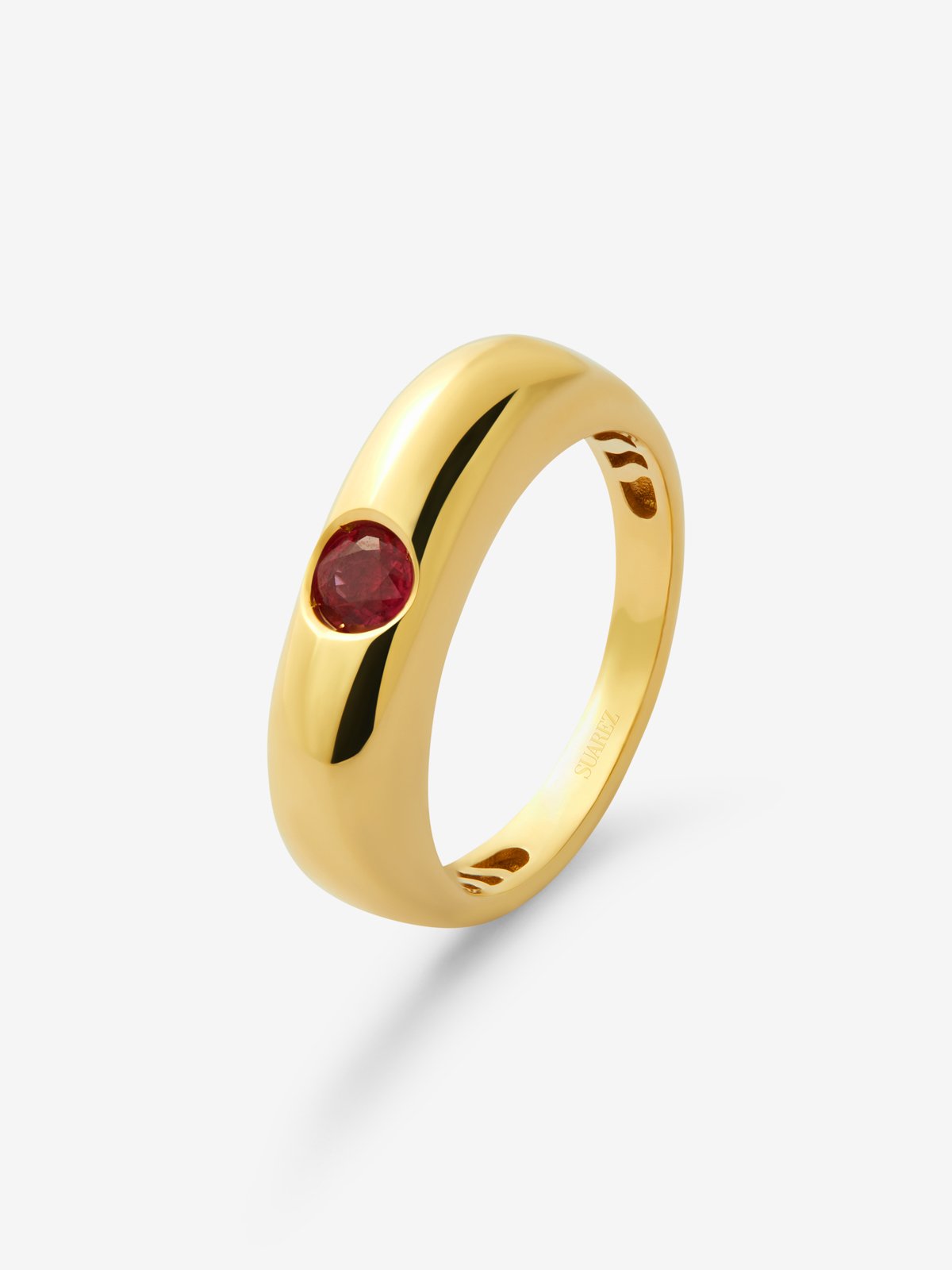 Anillo de oro amarillo de 18K con rubí en talla brillante de 0,32 cts