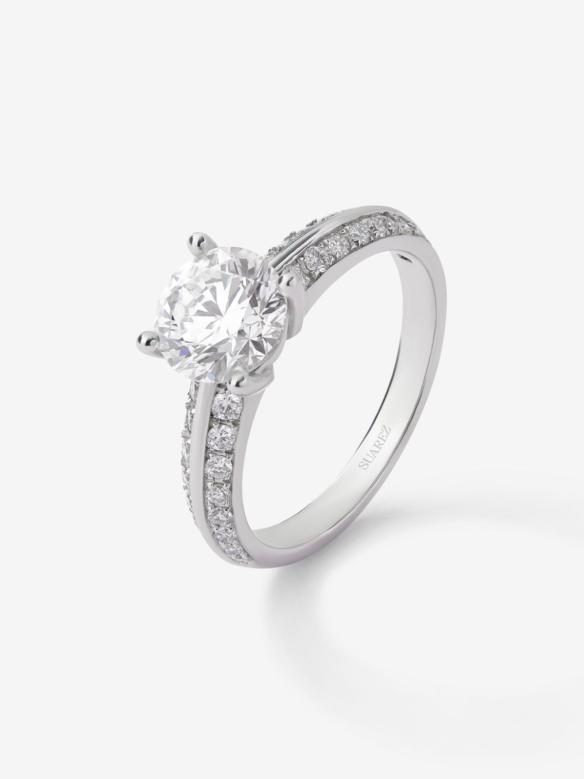Solitaire ring in 18K white gold with a 1.5-carat central diamond and additional brilliant-cut diamonds totaling 0.33 cts