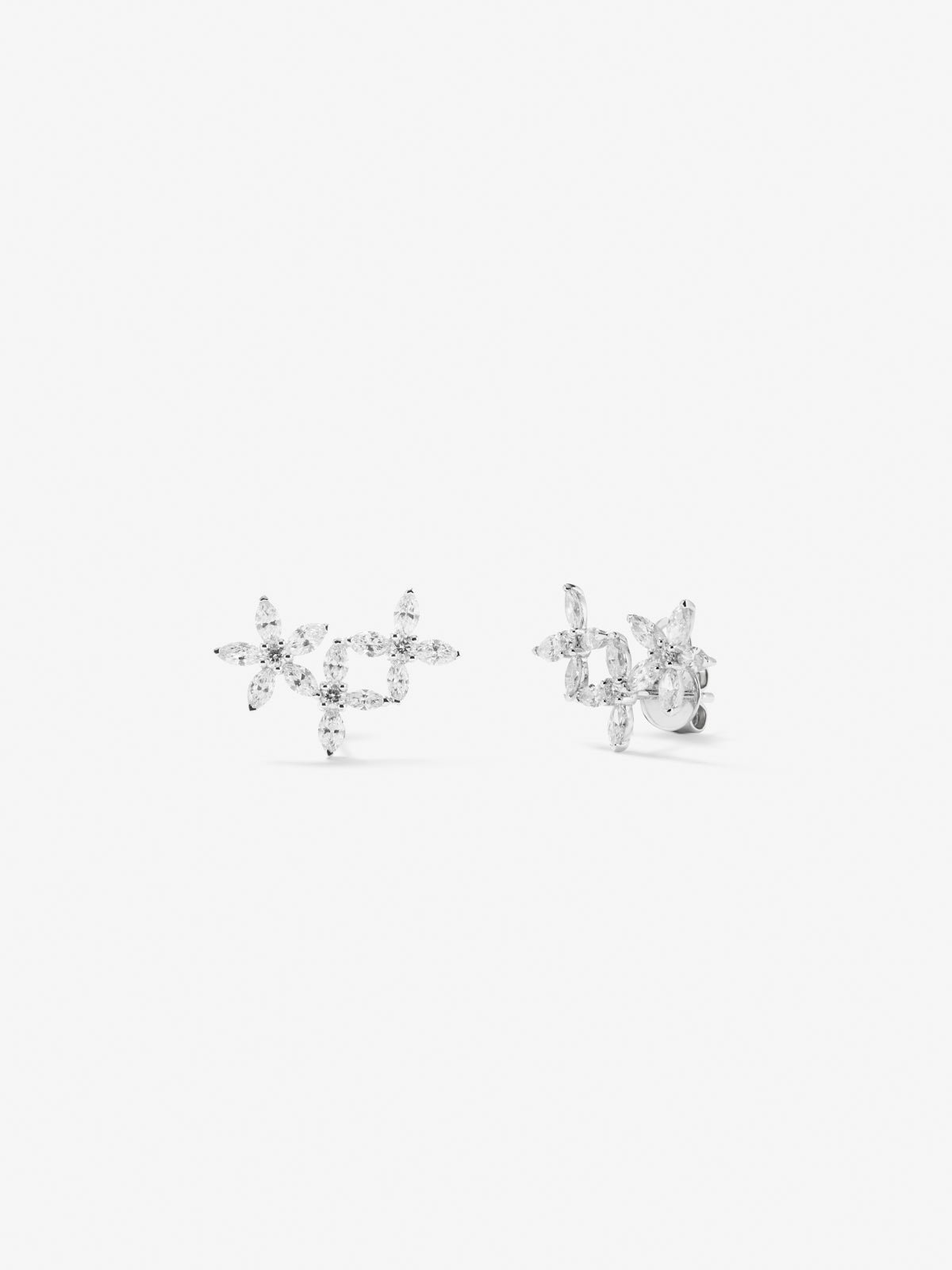 Pendientes trepadores de estrellas de oro blanco de 18K con 24 diamantes en talla marquise con un total de 1,31 cts y 6 en talla brillante con un total de 0,14 cts