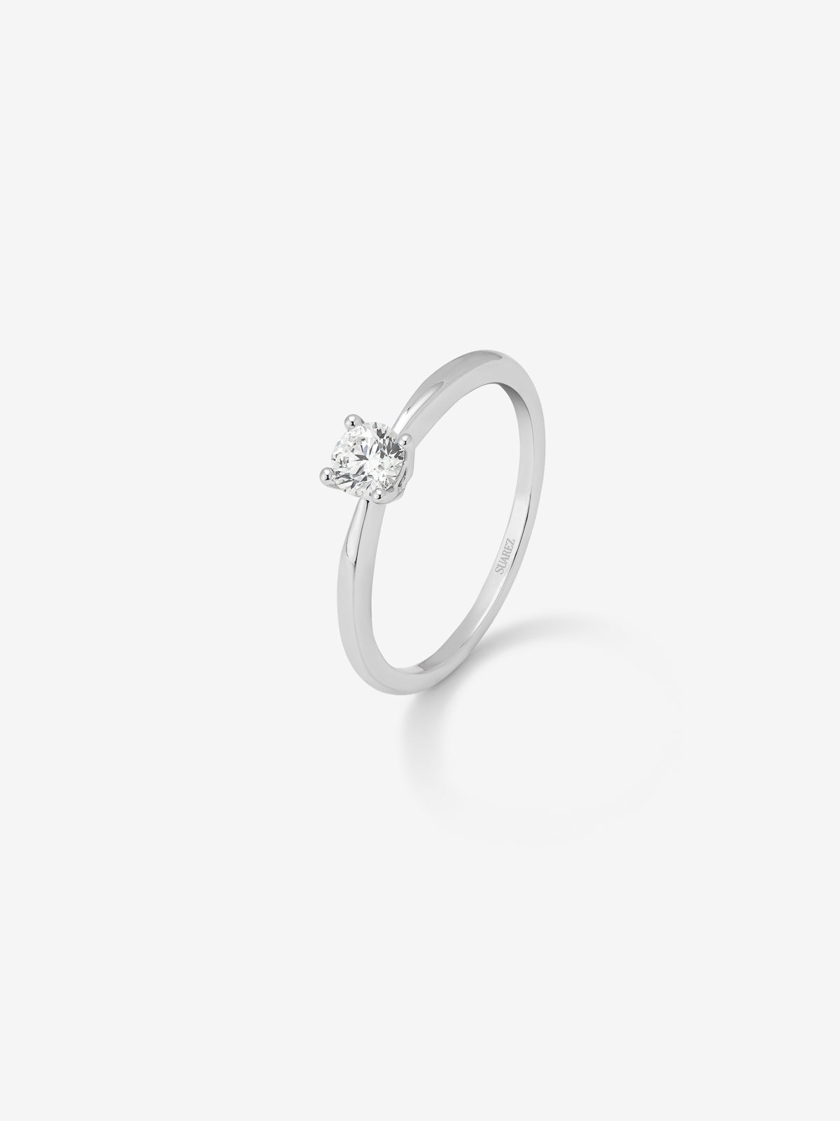 Anillo solitario de oro blanco de 18K con diamante en talla brillante de 0,1 cts