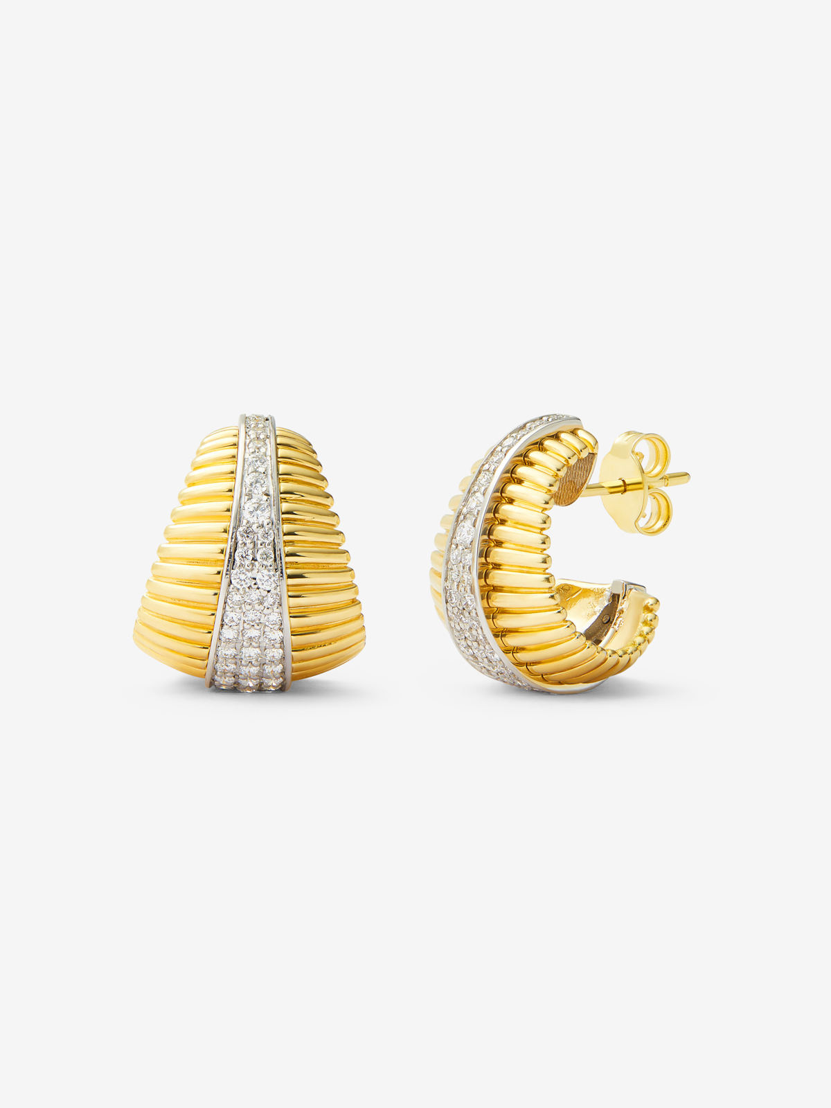 Pendientes gallonados de oro blanco y amarillo de 18K con pavé de diamantes en talla brillante con un total de 0,65 cts