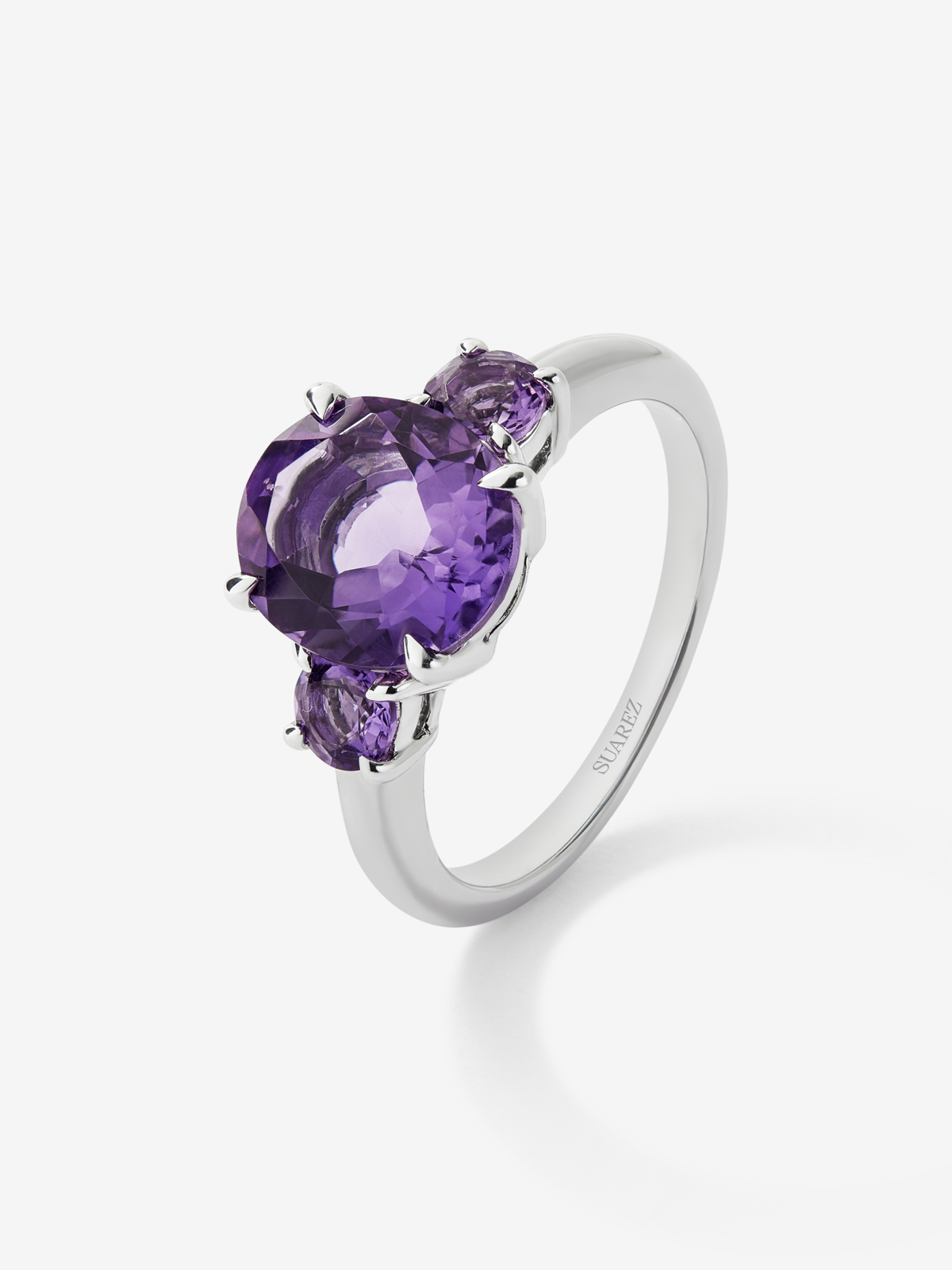 925 silver triple ring with oval-cut purple amethyst of 2.66 cts and 2 brilliant-cut purple amethysts with a total of 0.42 cts