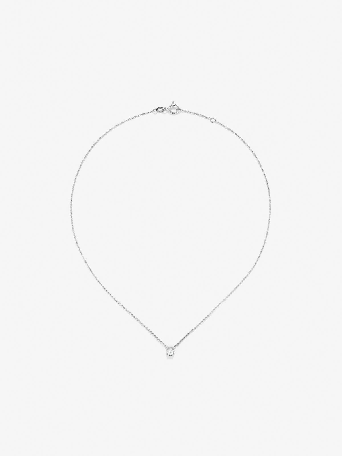 18K white gold chain pendant with solitary diamond