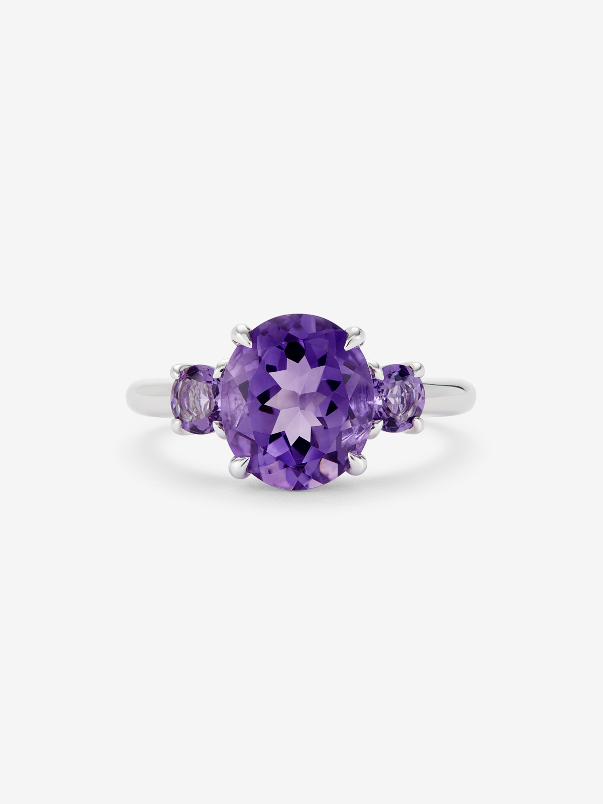 925 silver triple ring with oval-cut purple amethyst of 2.66 cts and 2 brilliant-cut purple amethysts with a total of 0.42 cts