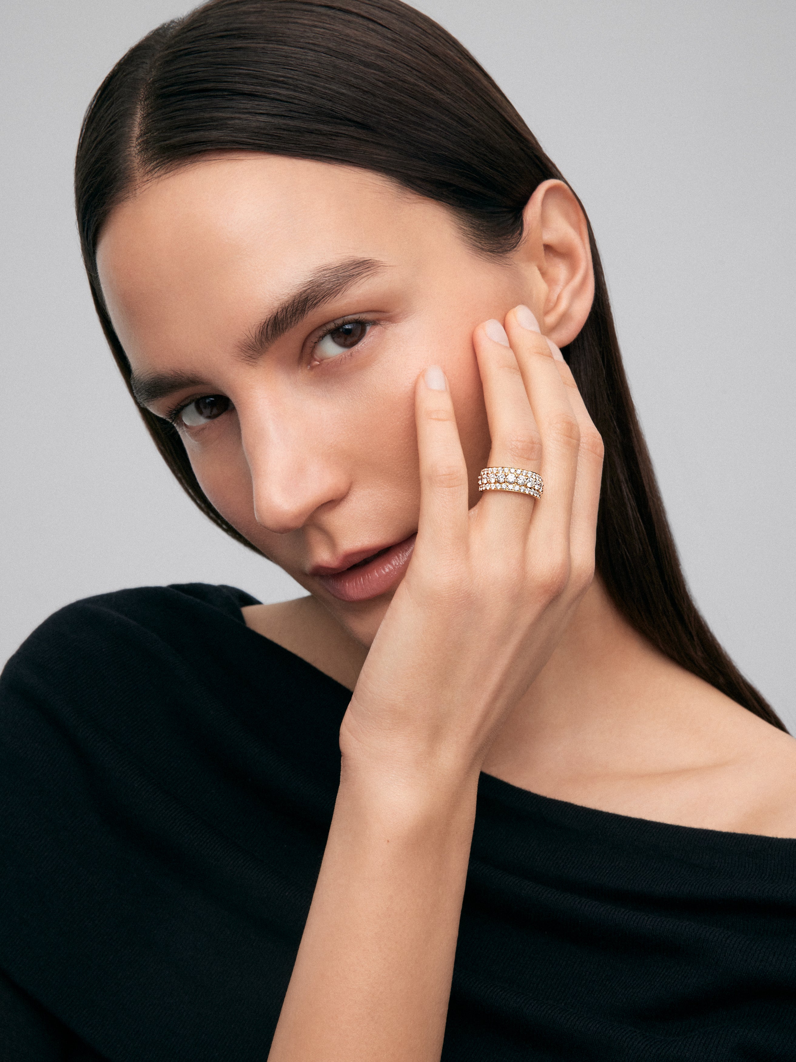 Anillo de oro amarillo de 18K con 22 diamantes en talla brillante con un total de 2,08 cts