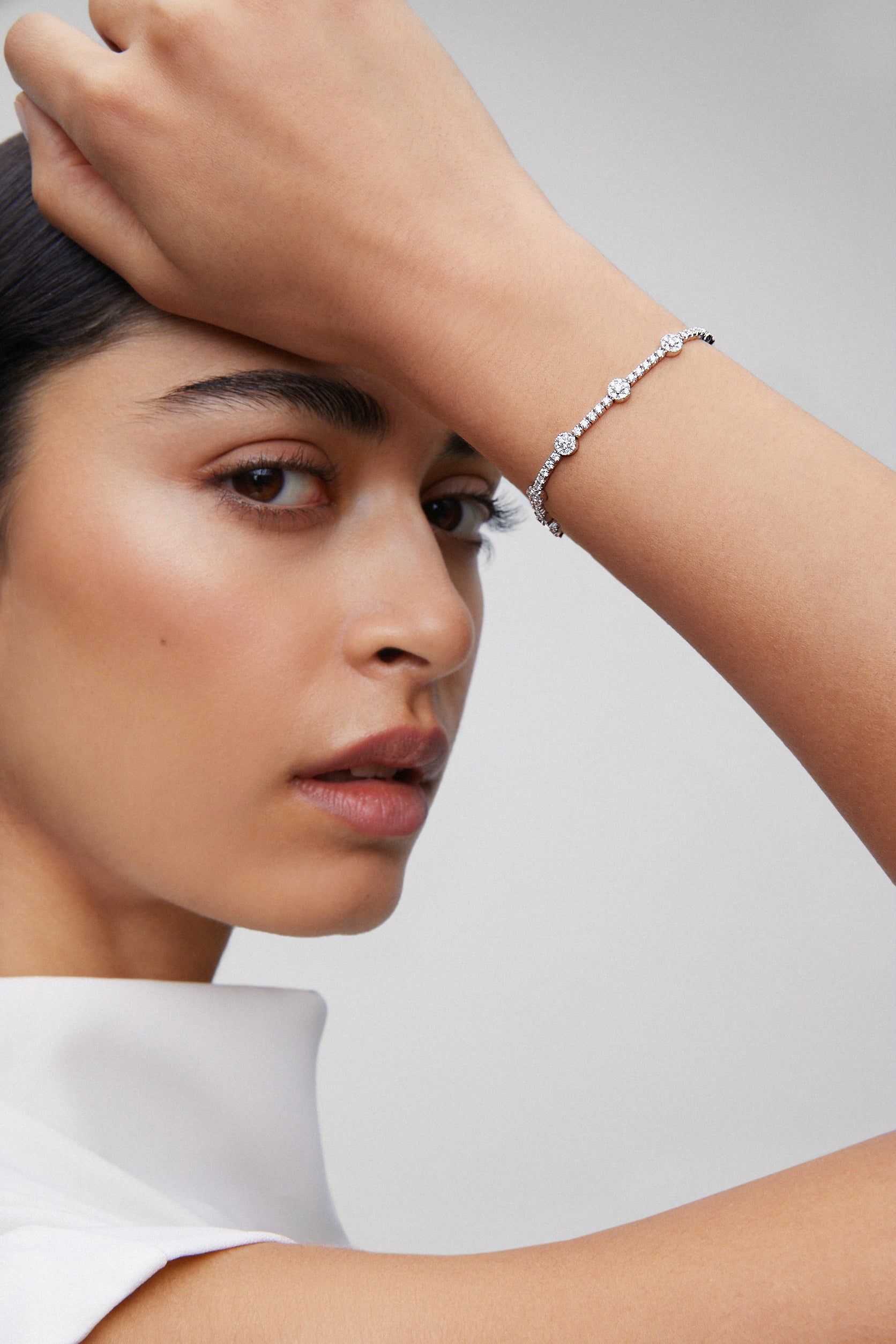 18K white gold rivière bracelet with 155 brilliant-cut diamonds with a total of 2.09 cts