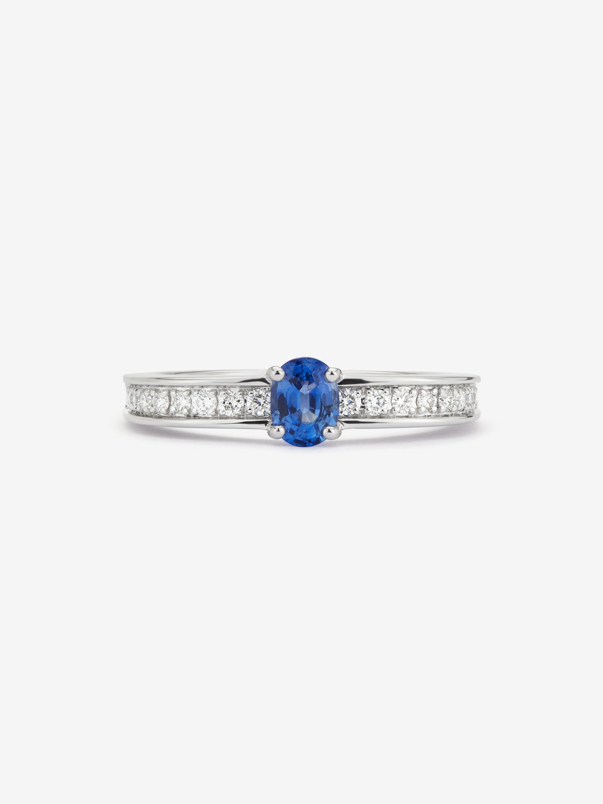 18K white gold ring with oval-cut blue sapphire of 0.44 cts and 22 brilliant-cut diamonds with a total of 0.16 cts