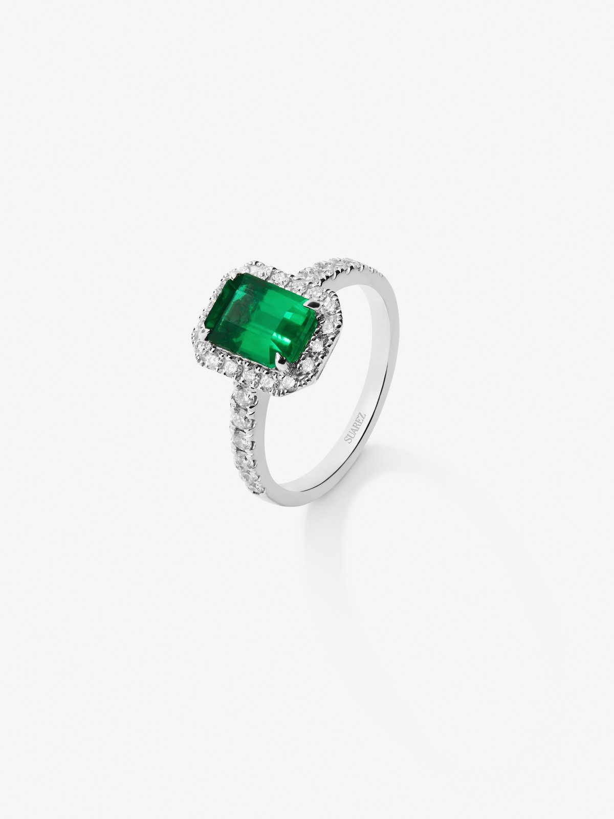 18kt White Gold Ring with Esmeralda Verde