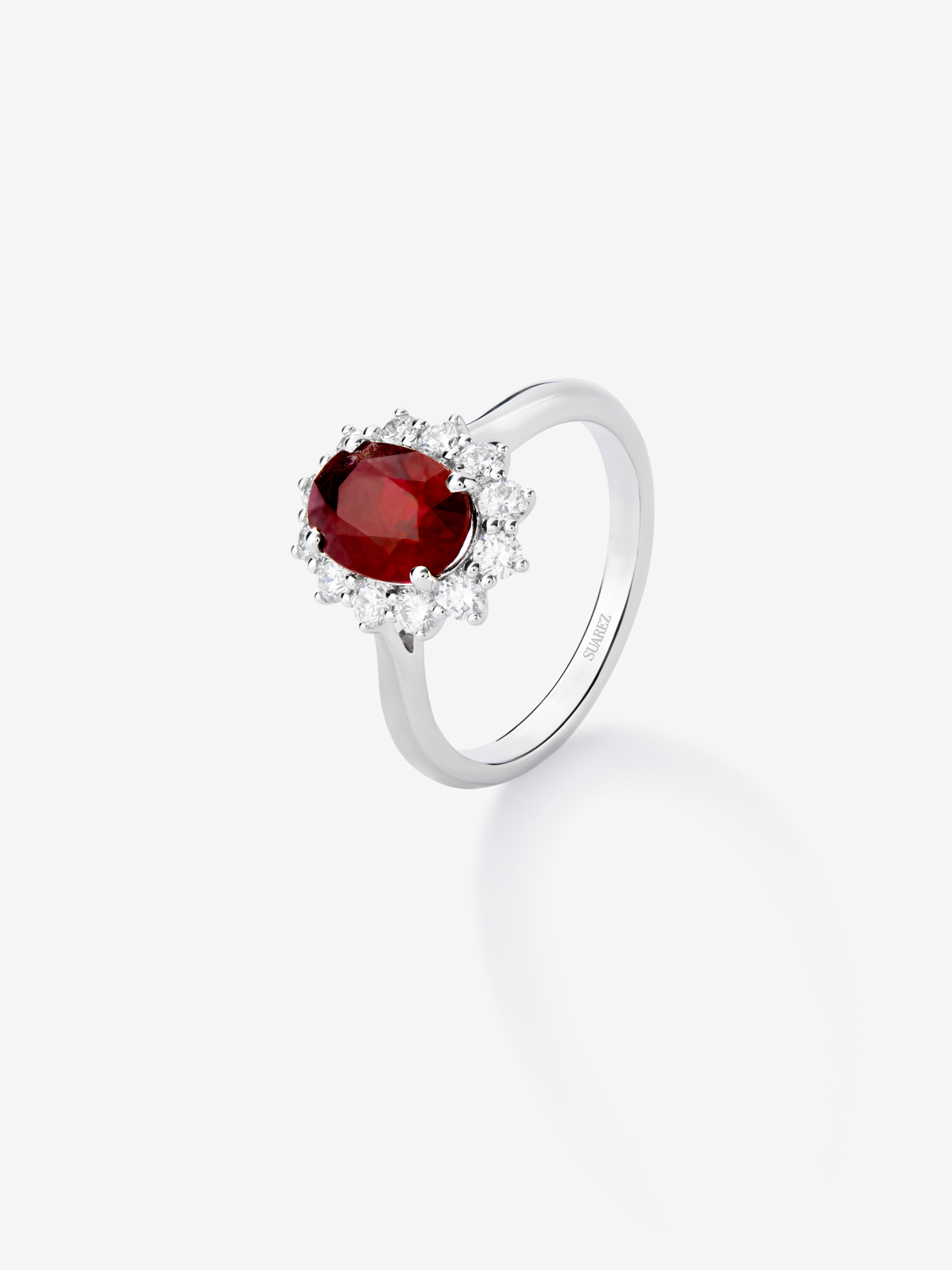 18K White Gold Ring with Red Red Vivid in 2.37 cts oval size and white diamonds of 0.6 cts