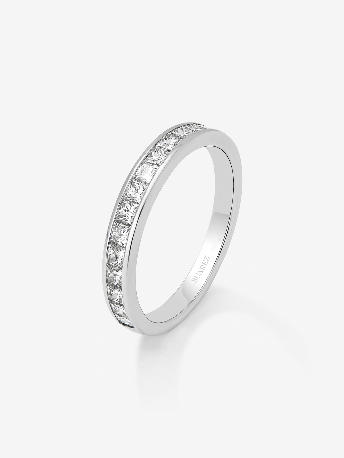 Half ring in 18K white gold with 14 princess-cut diamonds with a total of 0.7 cts