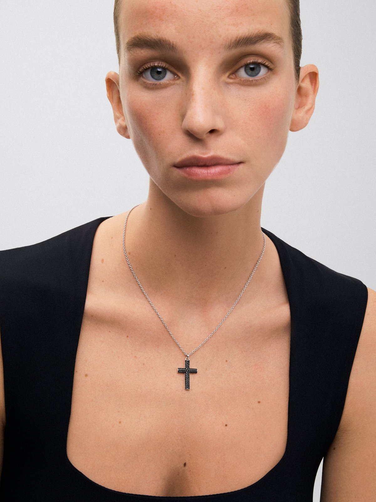 925 silver pendant with a cross of 75 brilliant-cut black spinels with a total of 1.04 cts