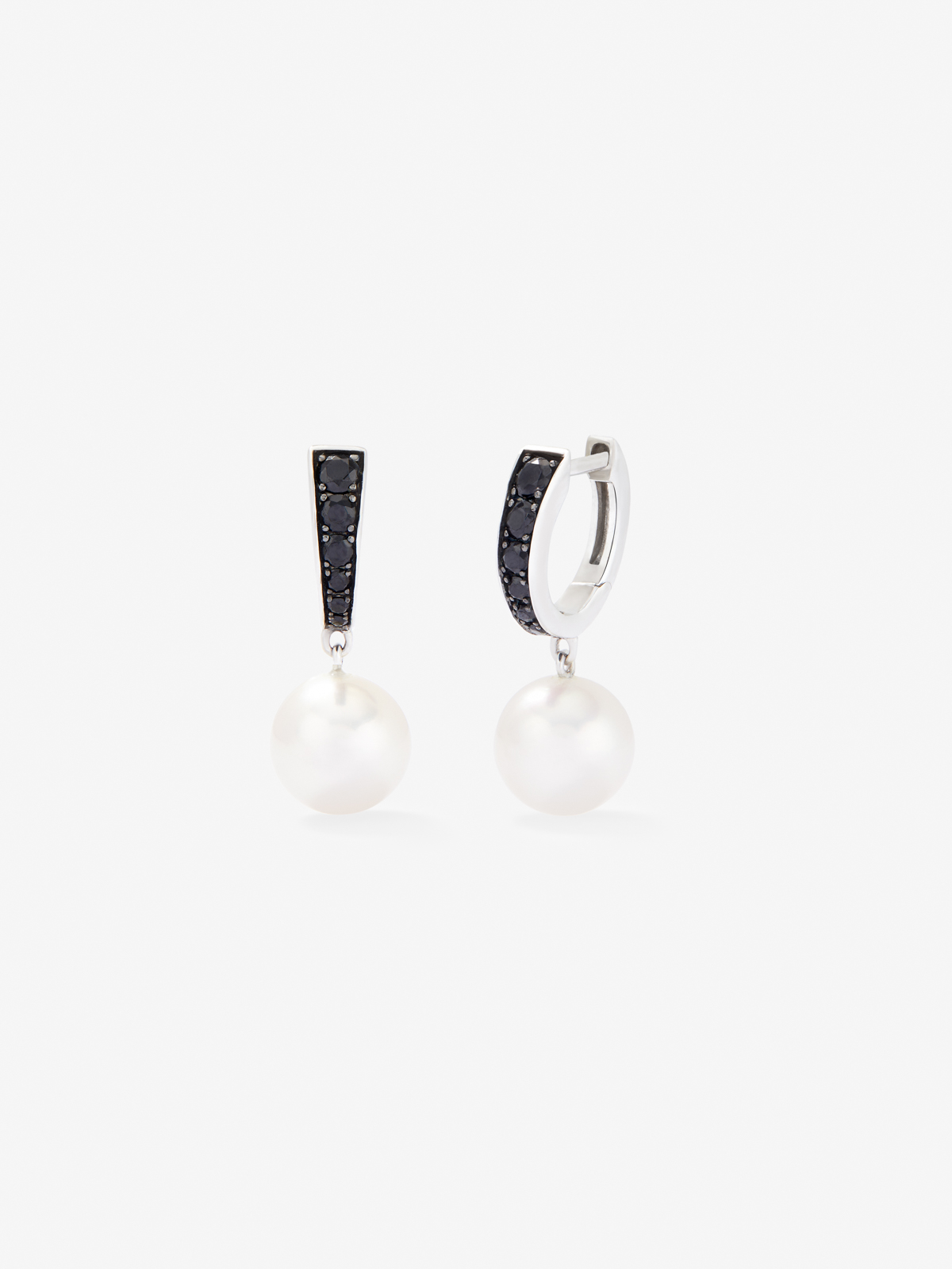 925 Silver hoop earrings with 0.32 cts black spinels and 8.5mm akoya pearls