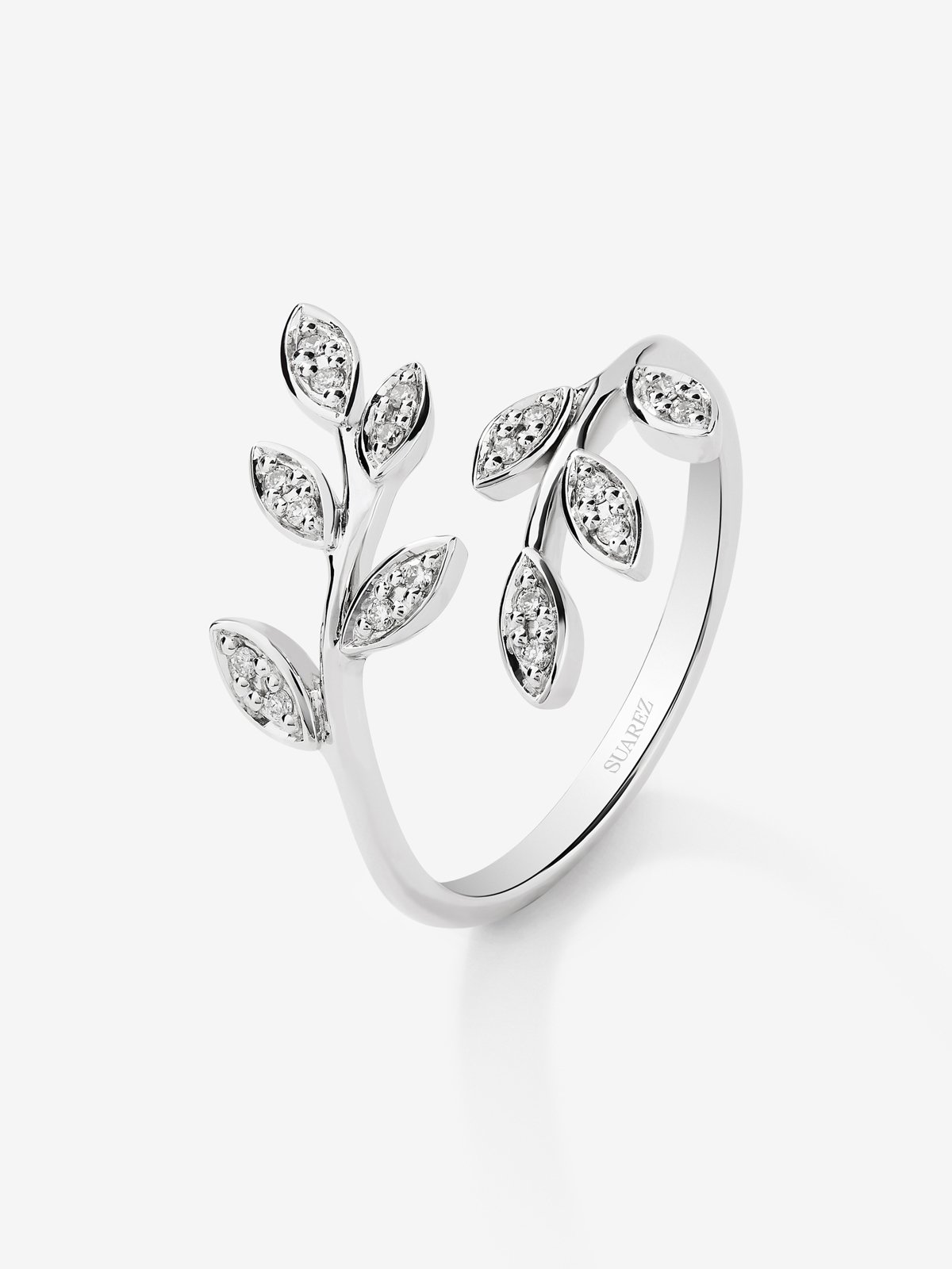 Anillo de oro blanco de 18K con 18 diamantes en talla brillante con un total de 0,07 cts y forma de hojas