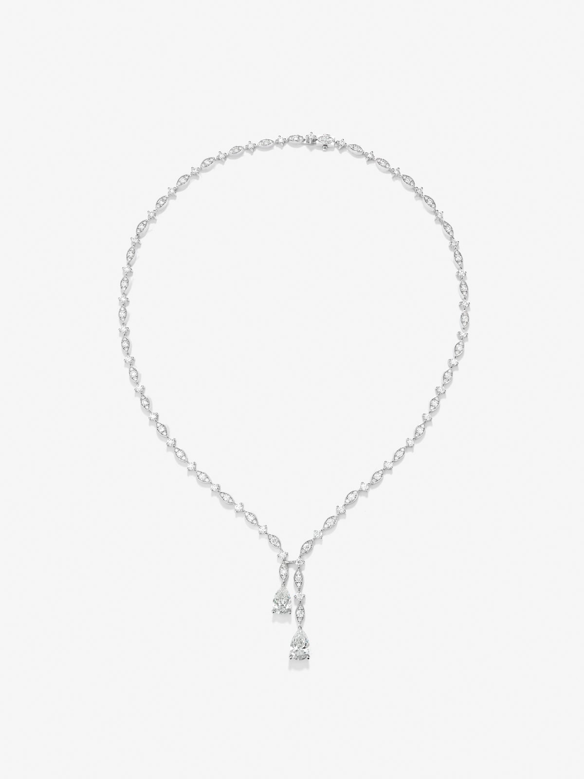 18K white gold necklace with white pear diamonds of 3.51 cts and white diamonds in bright size 6.32cts