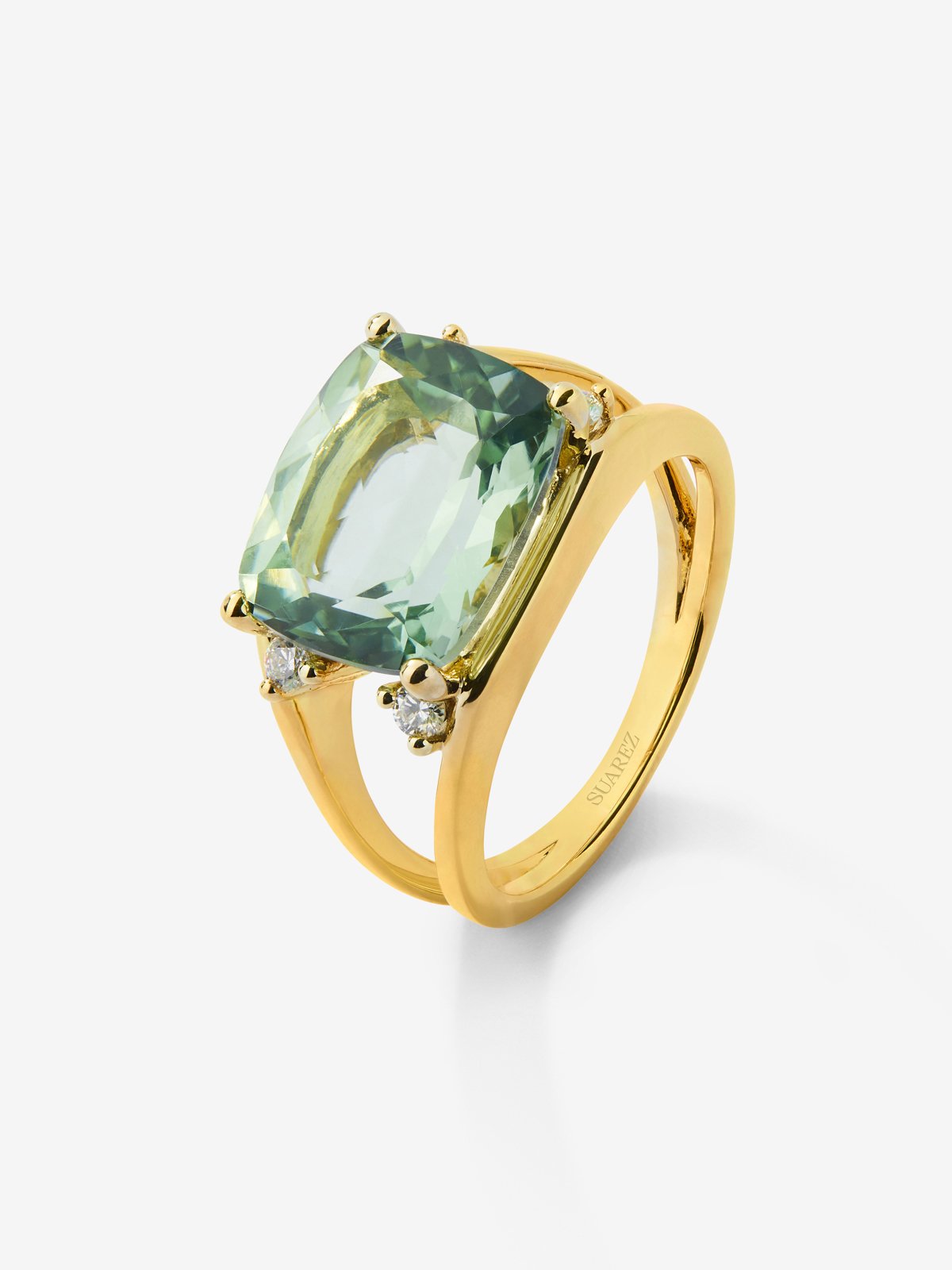 18K yellow gold ring with cushion-cut green amethyst of 7.3 cts and 4 brilliant-cut diamonds with a total of 0.13 cts
