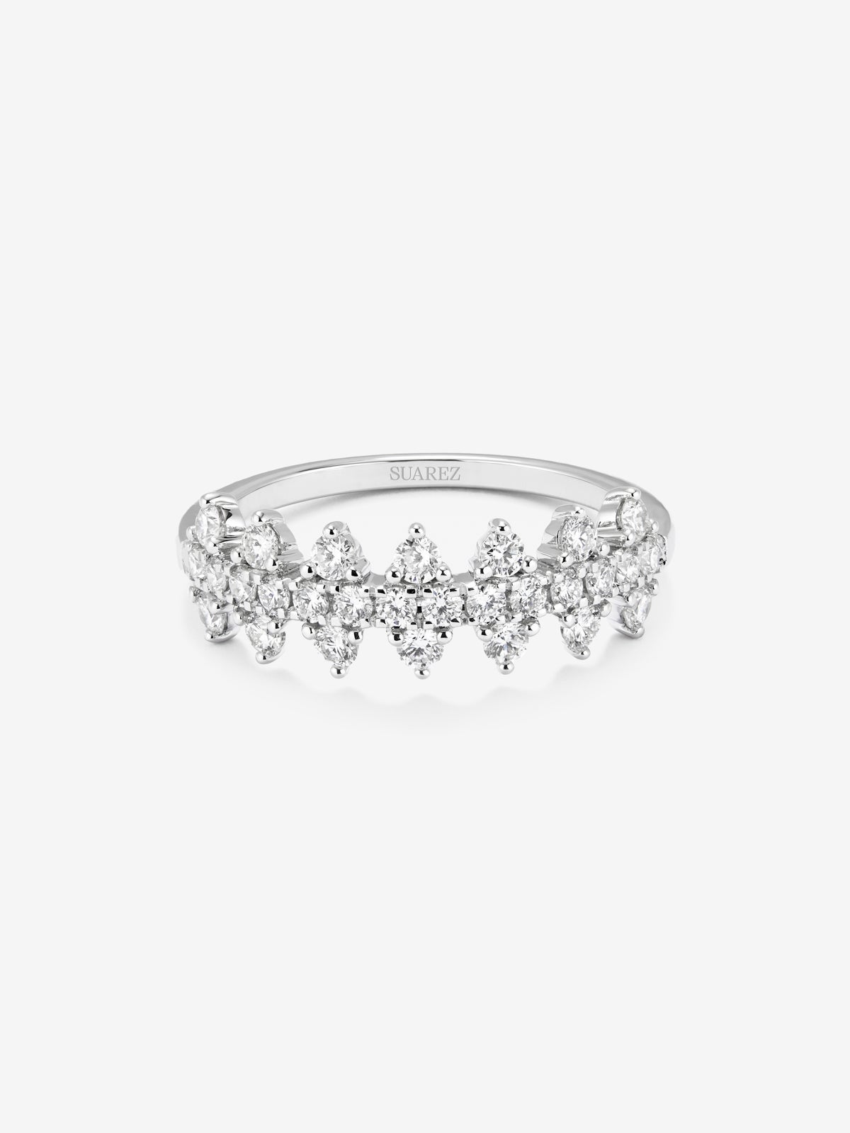 Anillo de oro blanco de 18K con 28 diamantes en talla brillante con un total de 0,59 cts