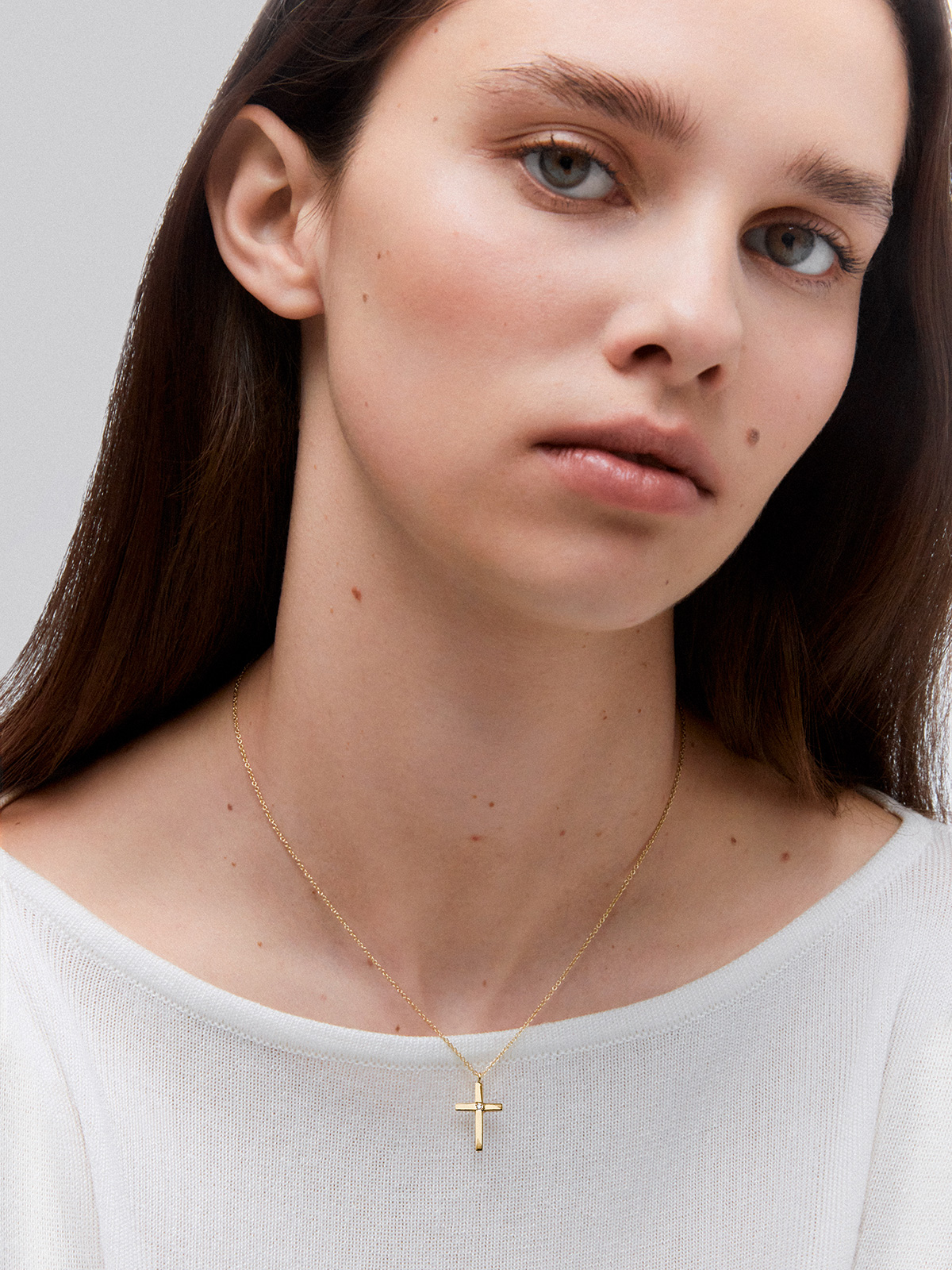 Pendant necklace with large 18K yellow gold cross