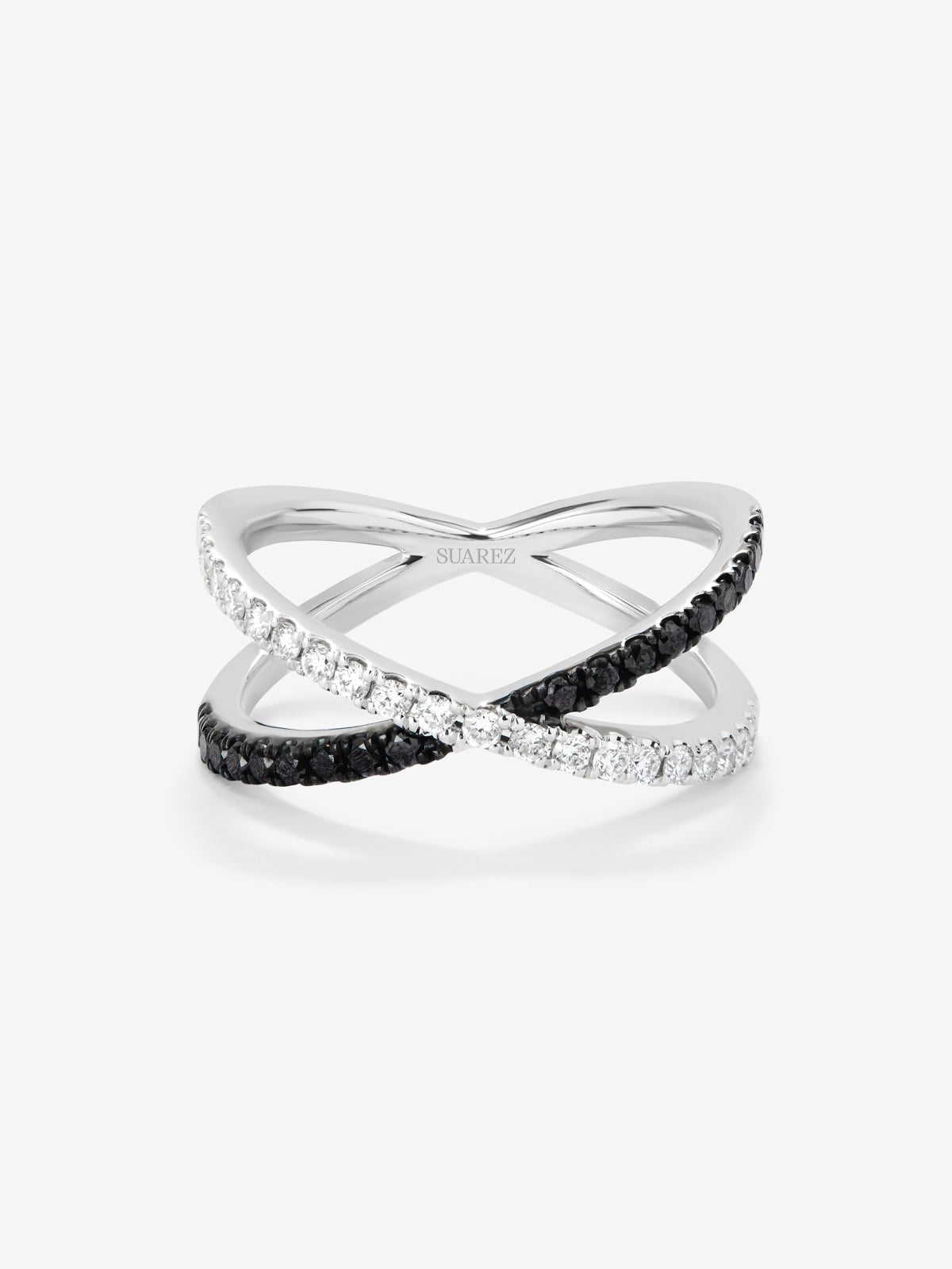 18K white gold cross ring with 21 brilliant-cut diamonds with a total of 0.25 cts and 18 brilliant-cut black diamonds with a total of 0.24 cts