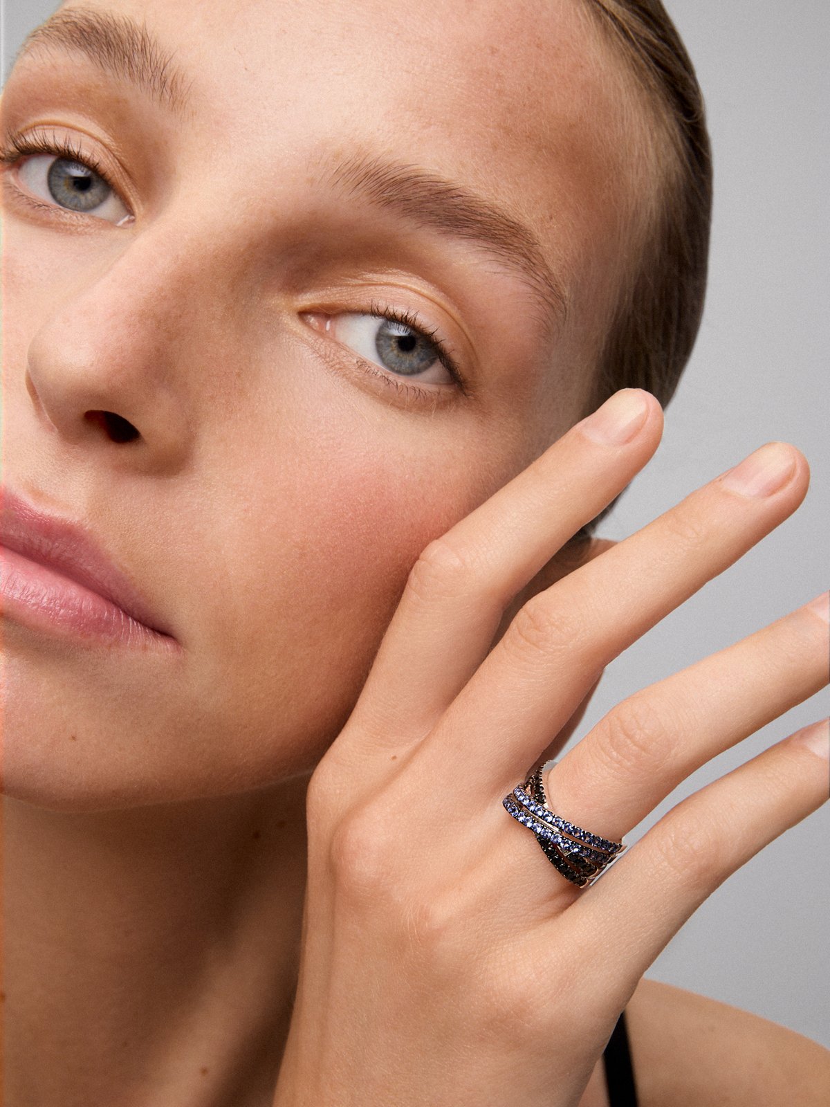 925 silver double arm cross ring with 36 brilliant-cut blue sapphires with a total of 1.26 cts and 22 black spinels with a total of 0.63 cts