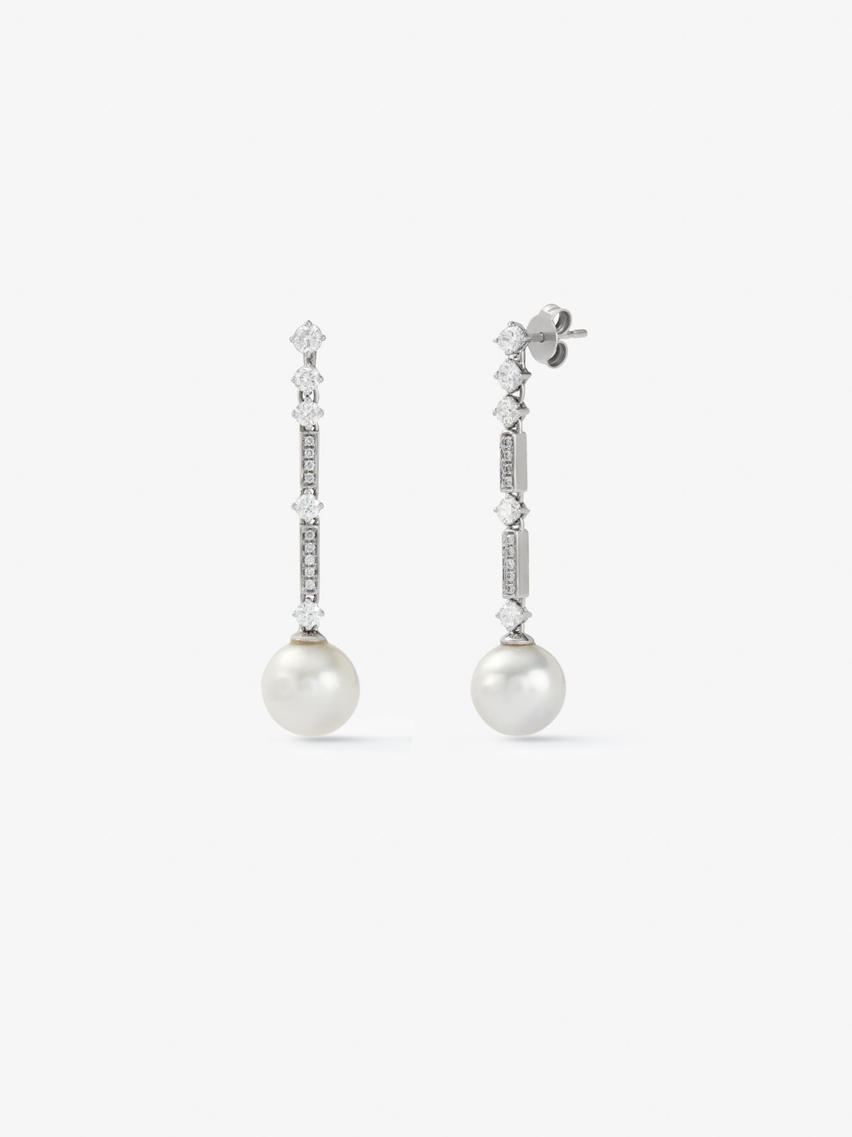 18k white gold pendant earring with Australian pearl and diamond.