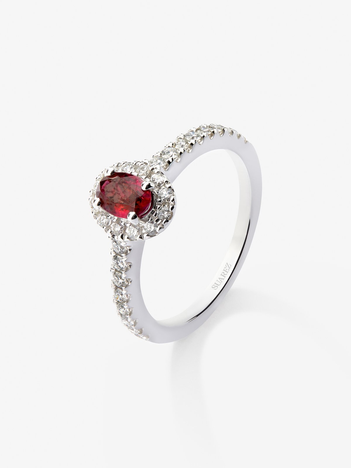 18K white gold ring with intense red ruby ​​in 0.52 cts and white diamonds in bright 0.29 cts