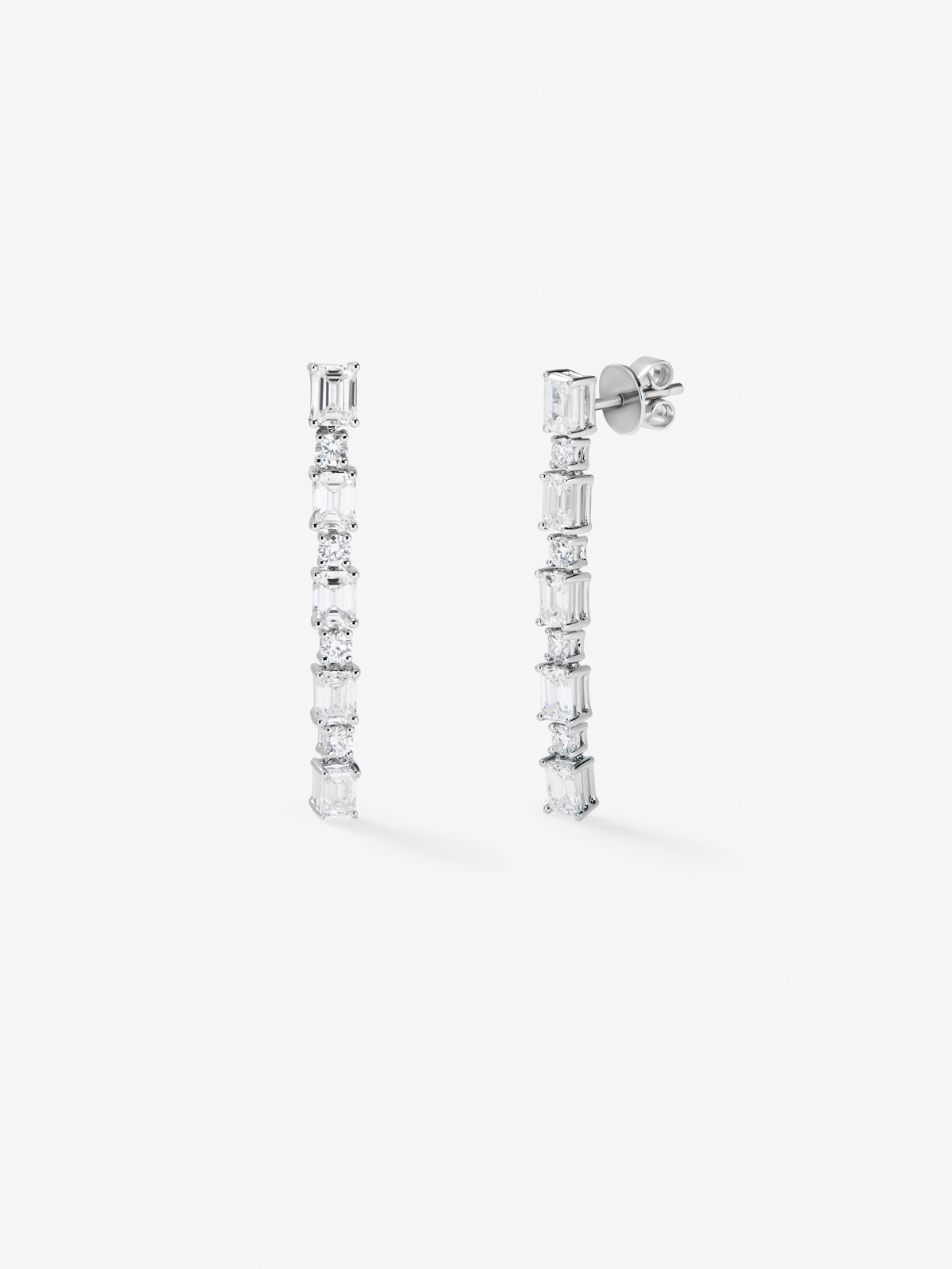 18K white gold earrings with white diamonds in emerald size 3.21 cts and diamonds in bright 0.5 cts
