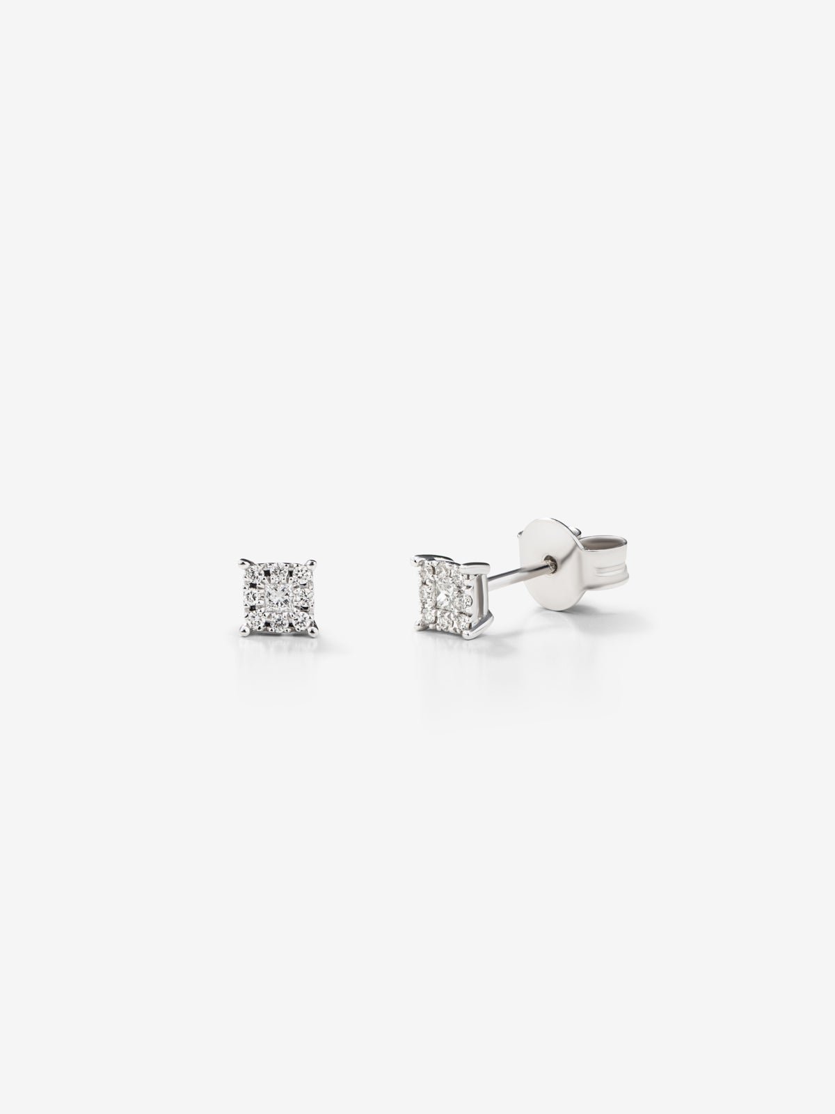 18K white gold earrings with 2 princess-cut diamonds with a total of 0.1 cts