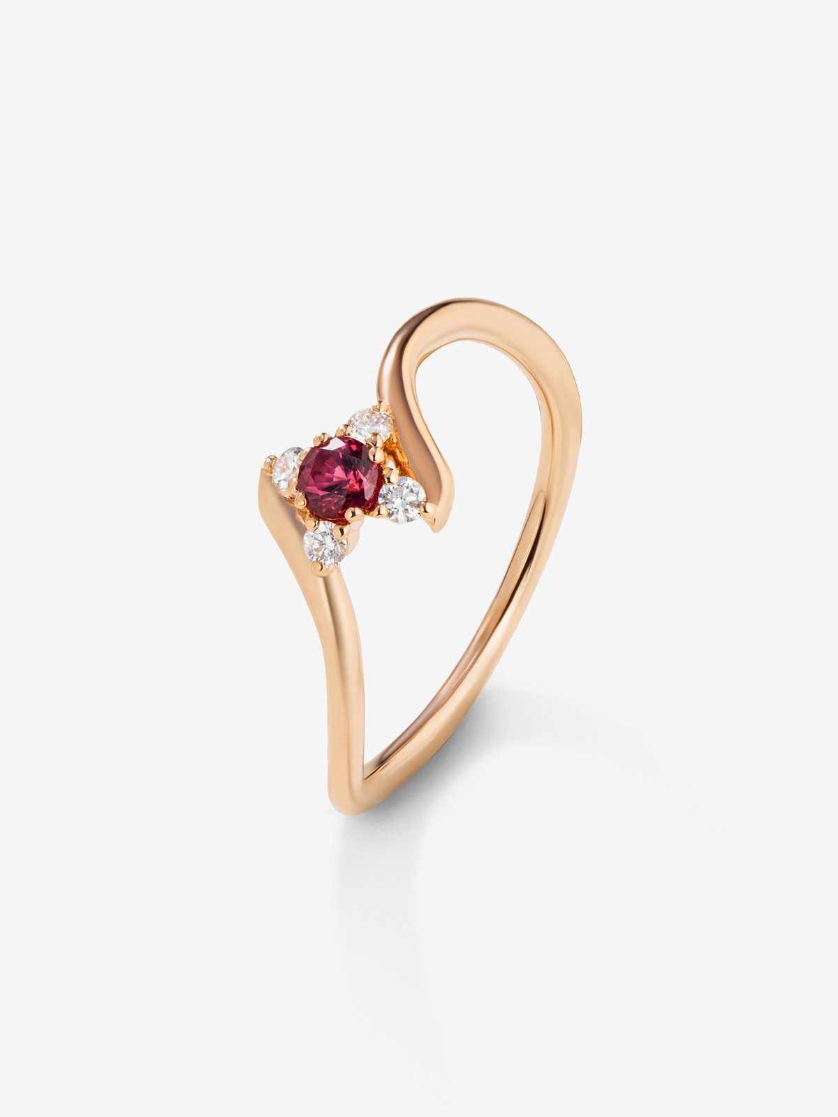 Anillo de oro rosa de 18K con rubí en talla brillante de 0,14 y 4 diamantes en talla brillante con un total de 0,08 cts
