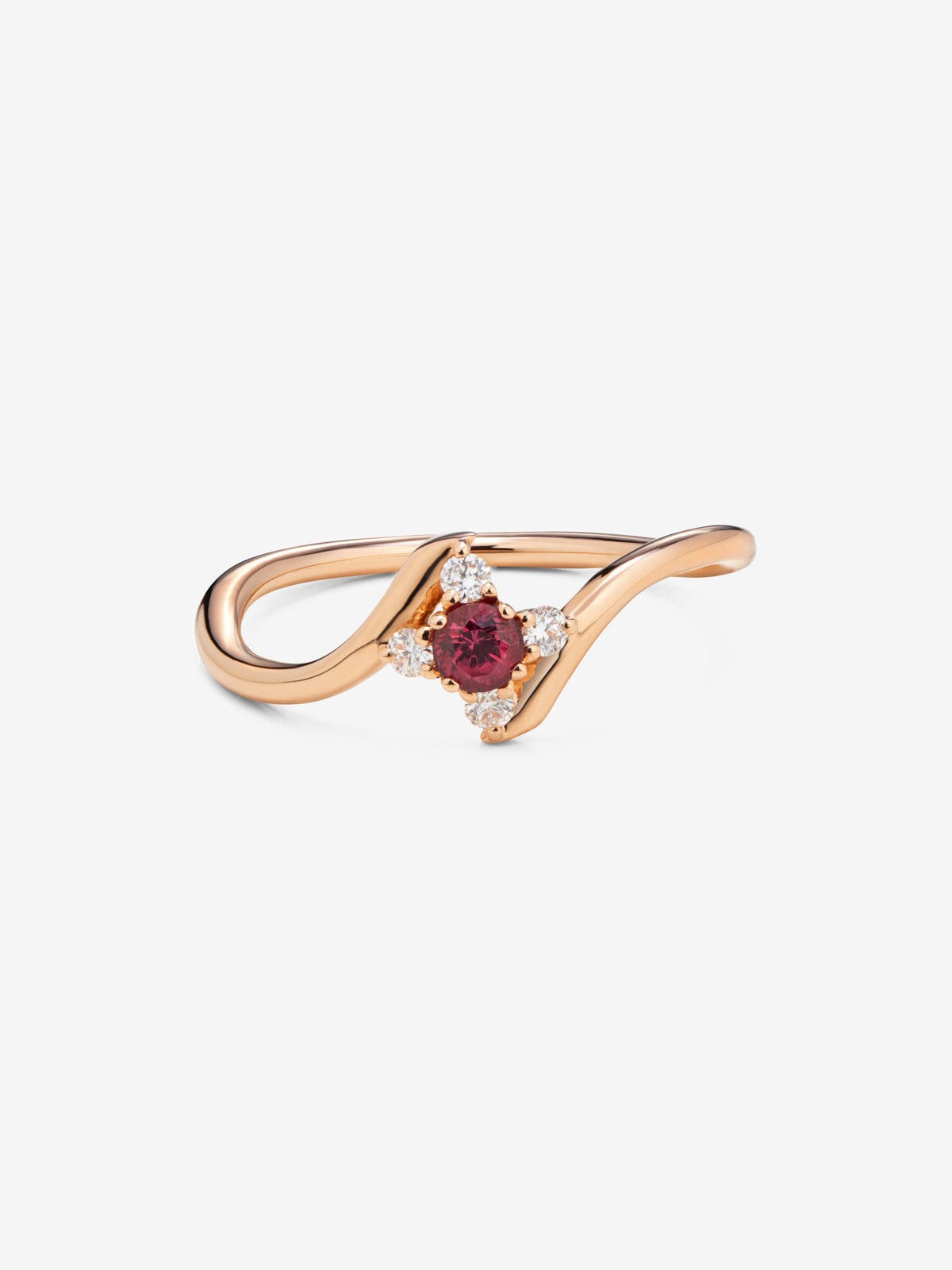 Anillo de oro rosa de 18K con rubí en talla brillante de 0,14 y 4 diamantes en talla brillante con un total de 0,08 cts