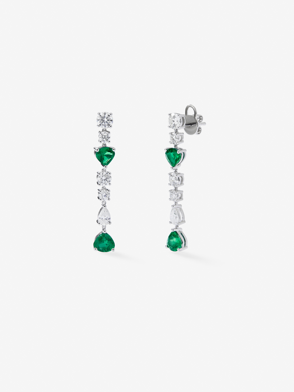 18K white gold pending with green emeralds in 1.91 cts and white diamonds in pear and bright diamonds of 1.93 cts
