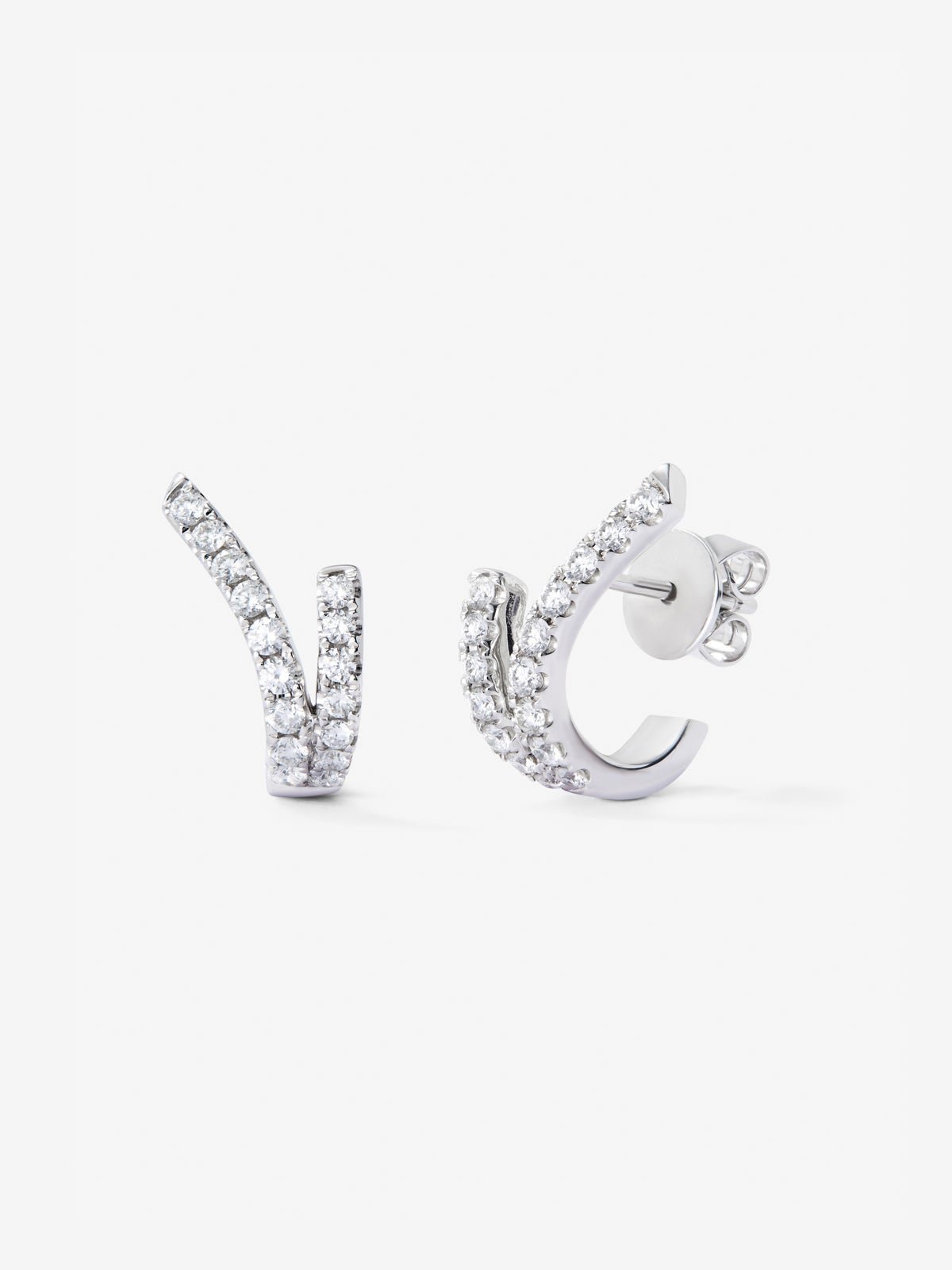18K white gold earrings with 32 brilliant-cut diamonds with a total of 0.56 cts