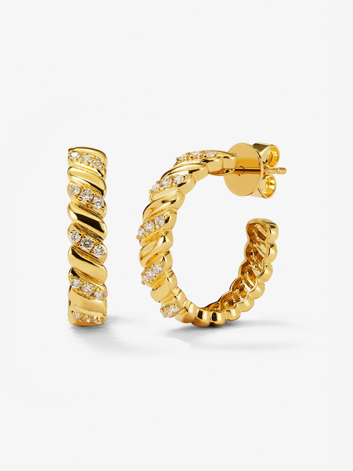 Pendientes de oro amarillo de 18K con diamantes blancos en talla brillante de 0,2 cts