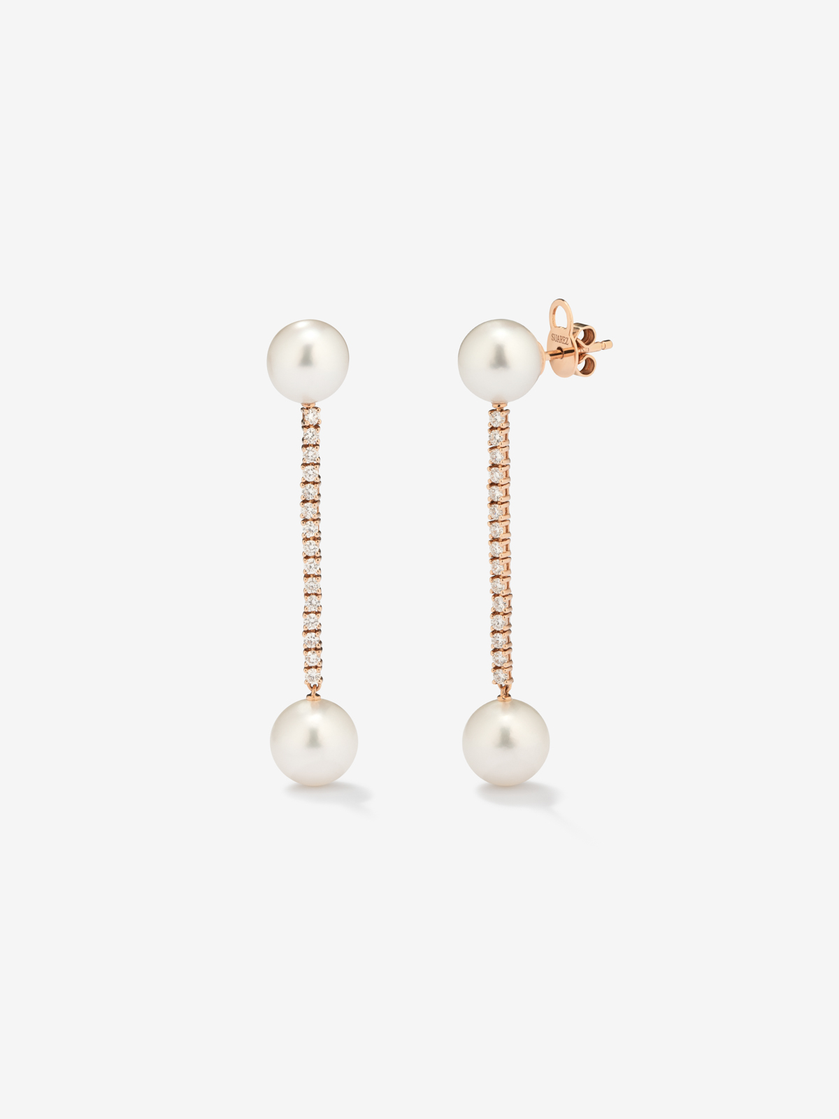 Long hanging earrings of 18K rose gold with diamond and pearl.