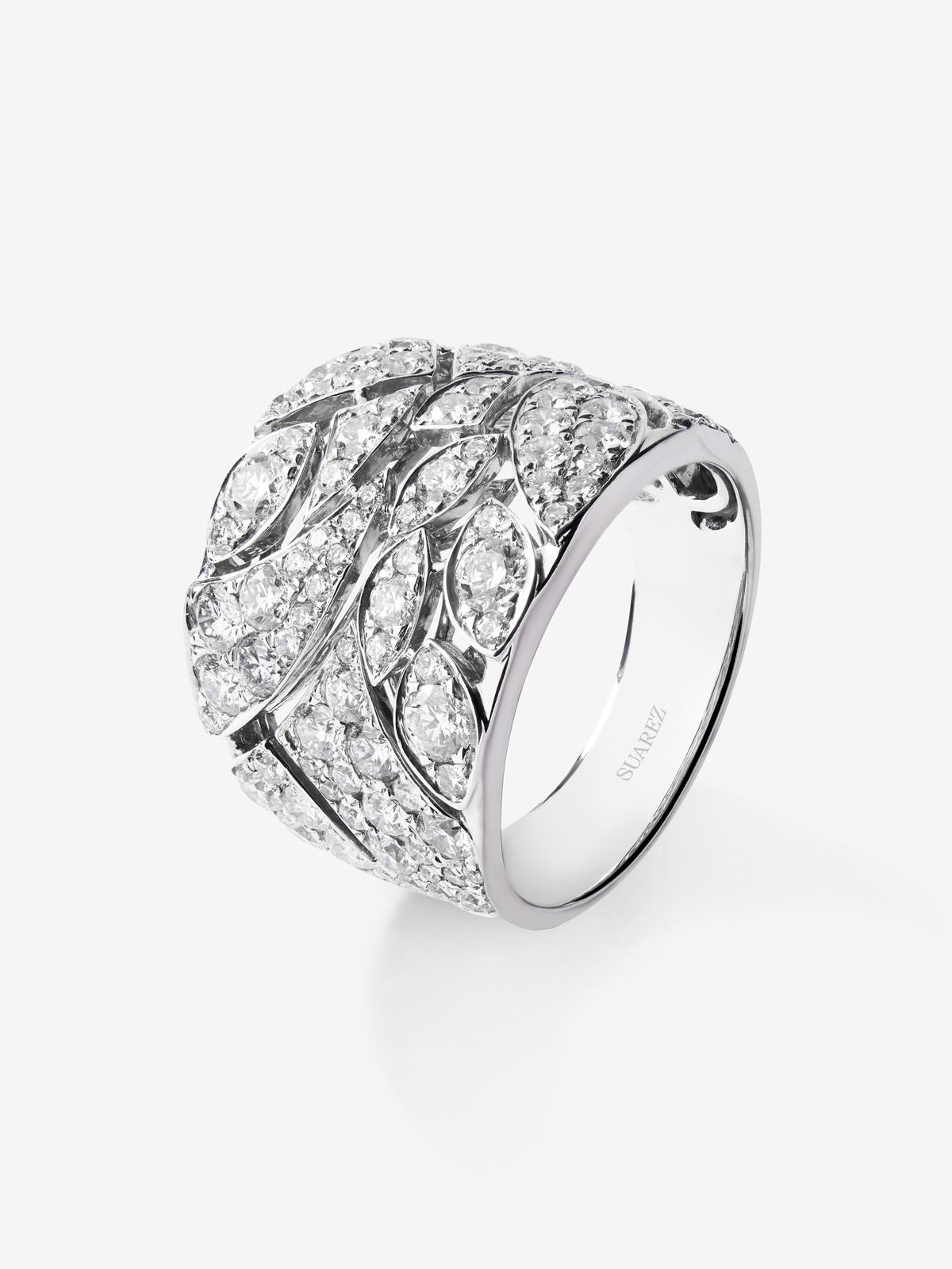 18K white gold ring with 92 brilliant-cut diamonds with a total of 3.1 cts