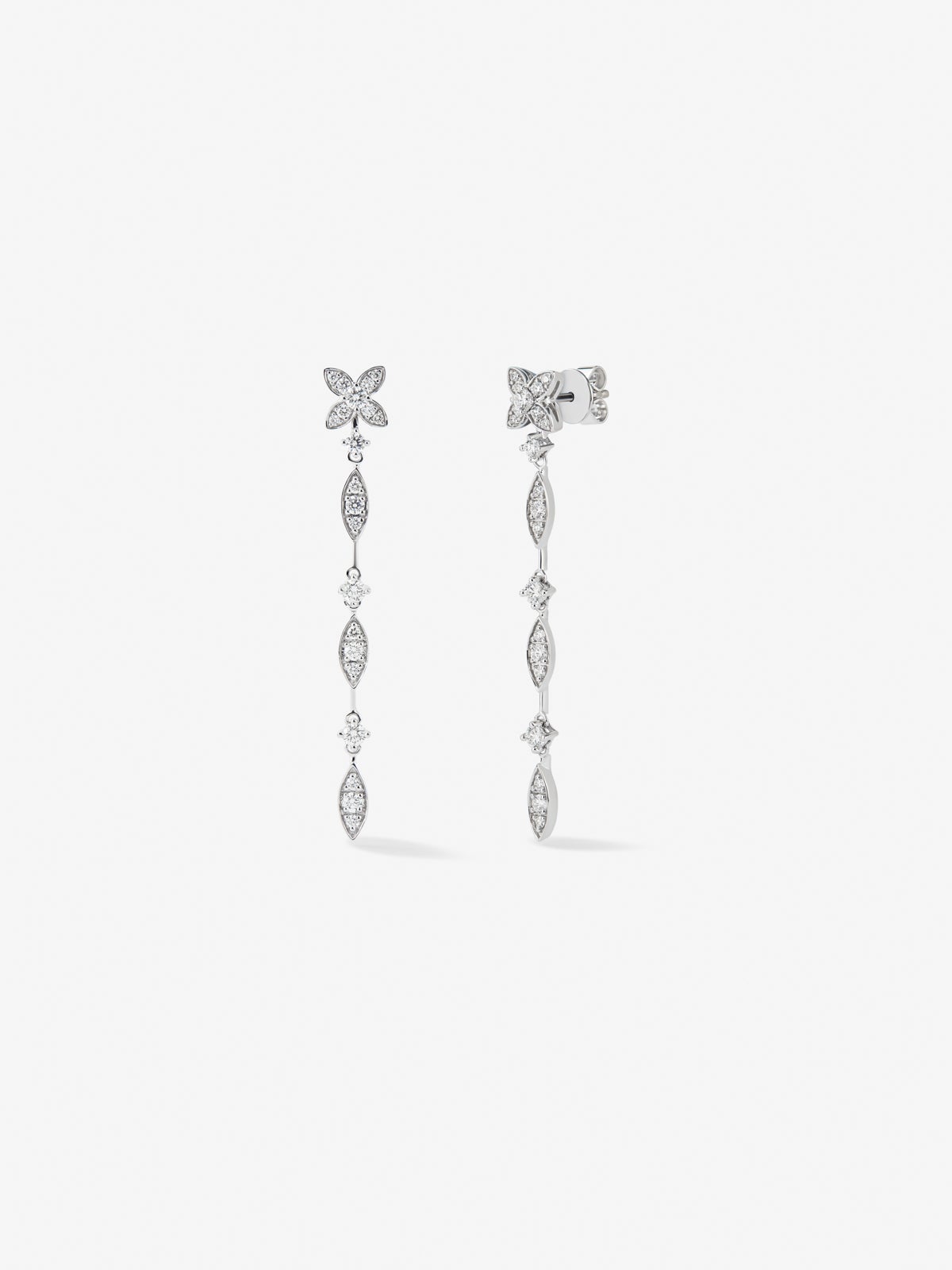 18K white gold earrings with 44 brilliant-cut diamonds with a total of 0.95 cts