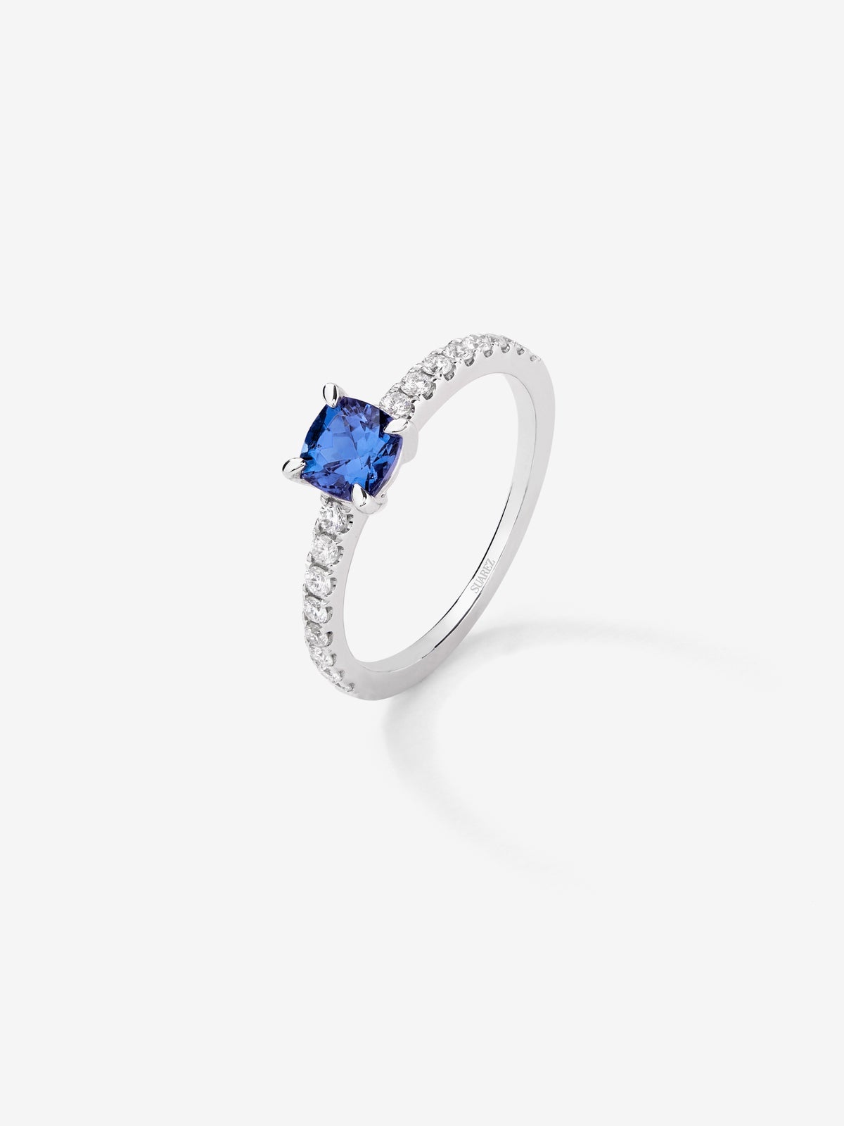 18K White Gold Solitaire Ring with Tanzanite and Diamond