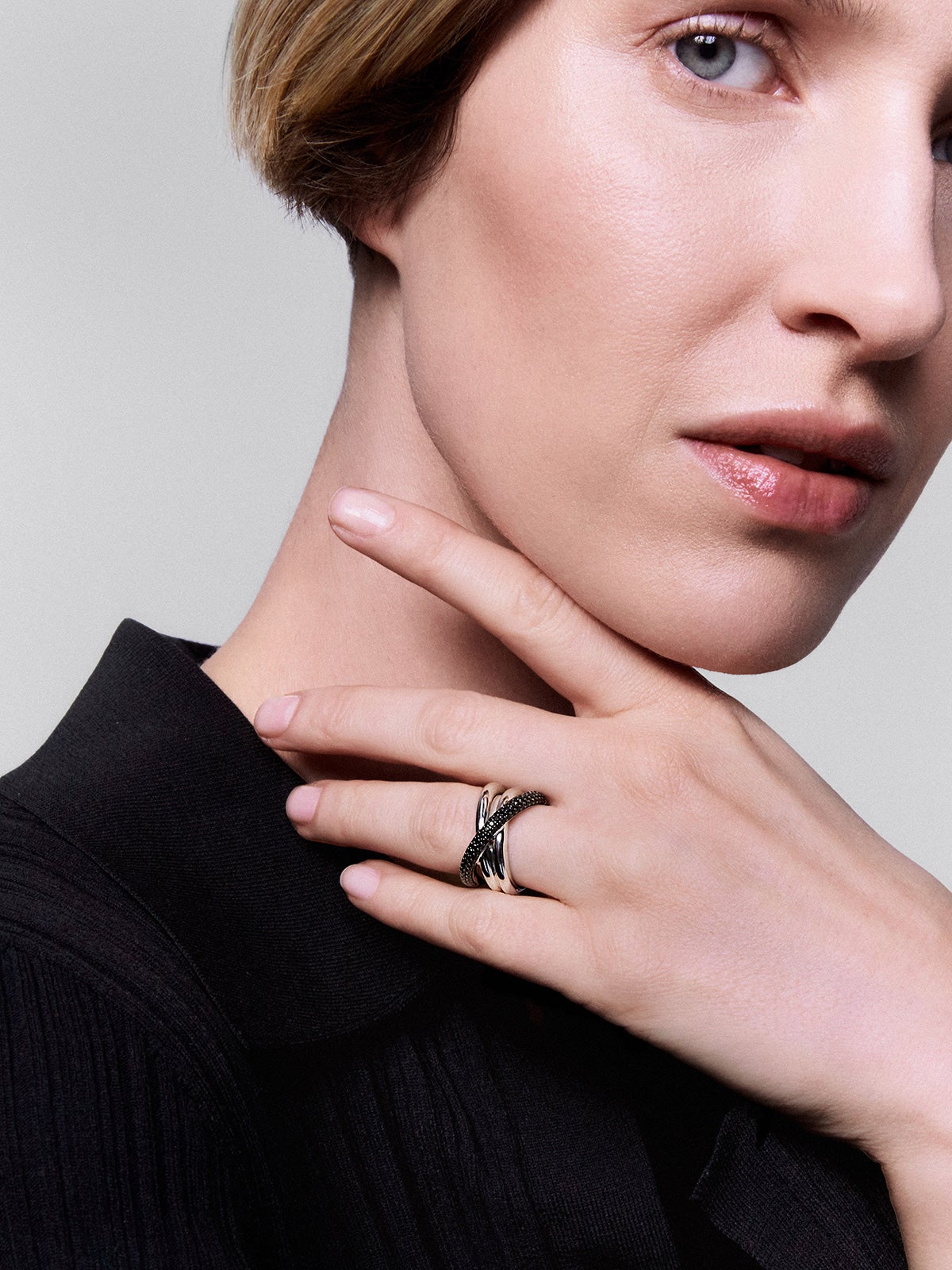 925 silver crossed multi-arm ring with brilliant-cut black spinels