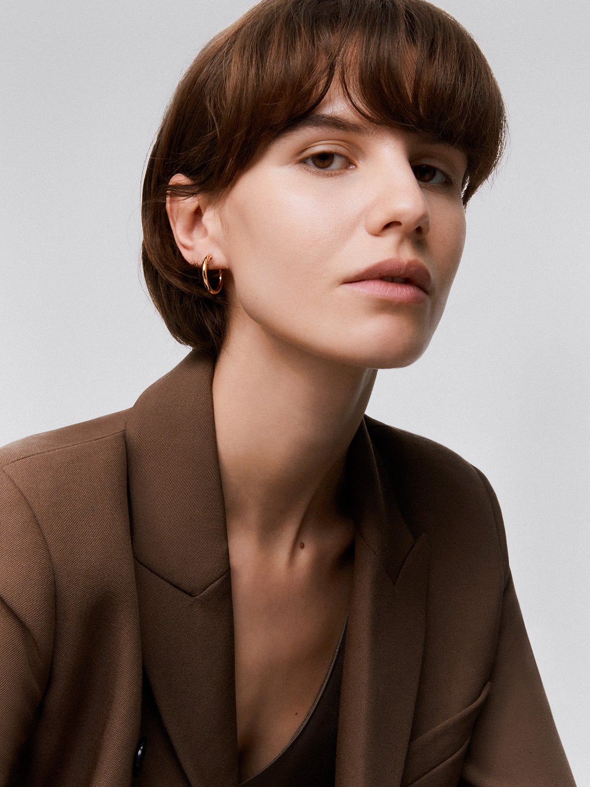 Medium Smooth Hoop Earrings in 18K Yellow Gold