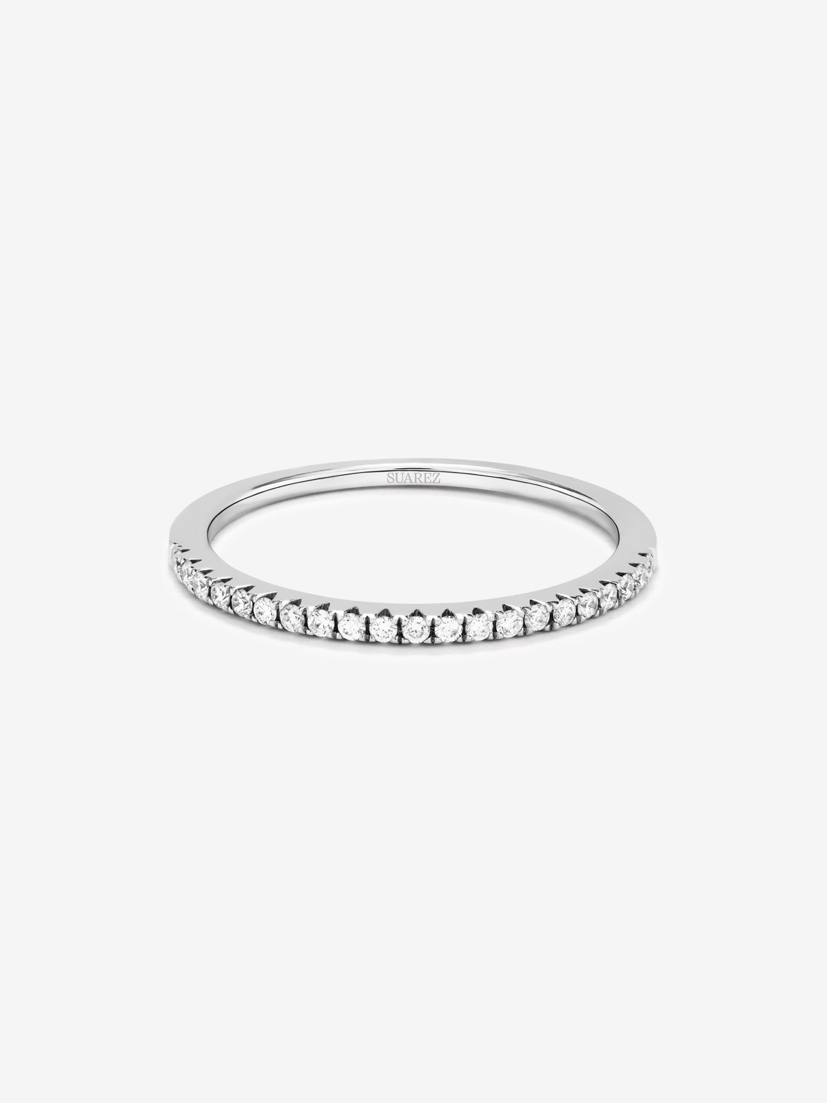 Anillo alianza media de compromiso de oro blanco de 18K con diamantes en garra 0,10ct