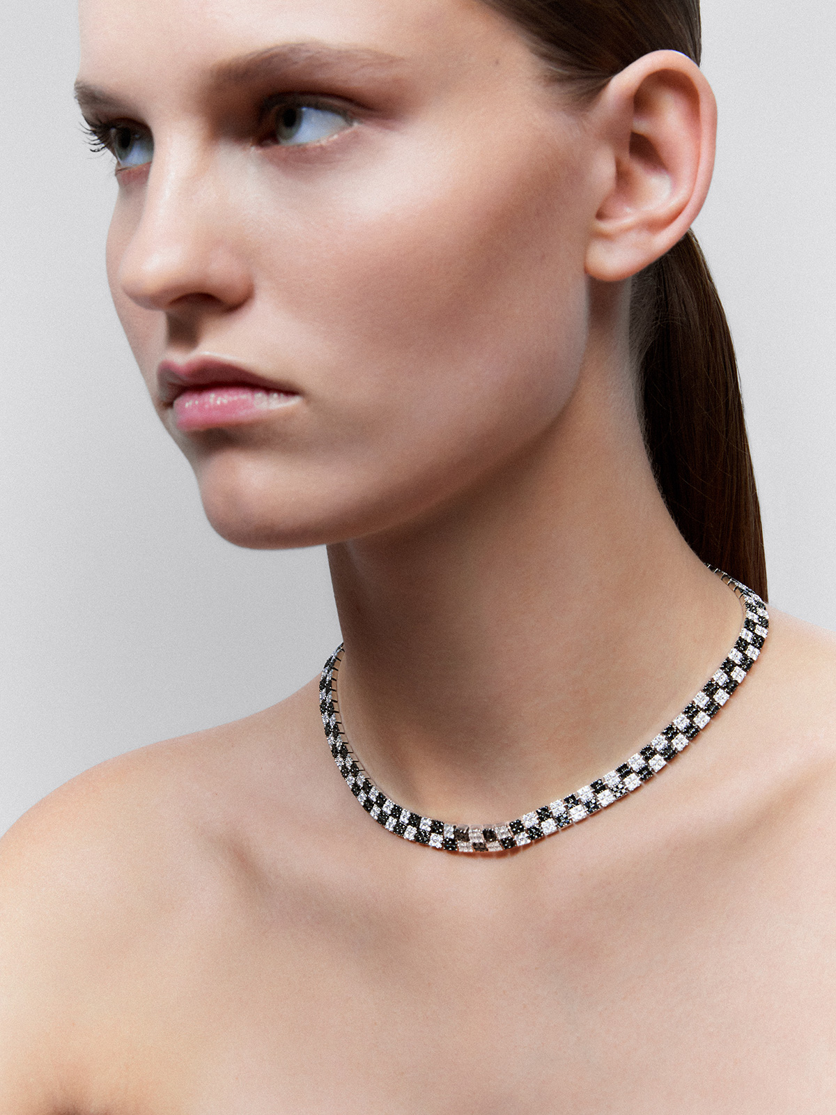 18kt white gold necklace with black and white diamond geometric motifs.