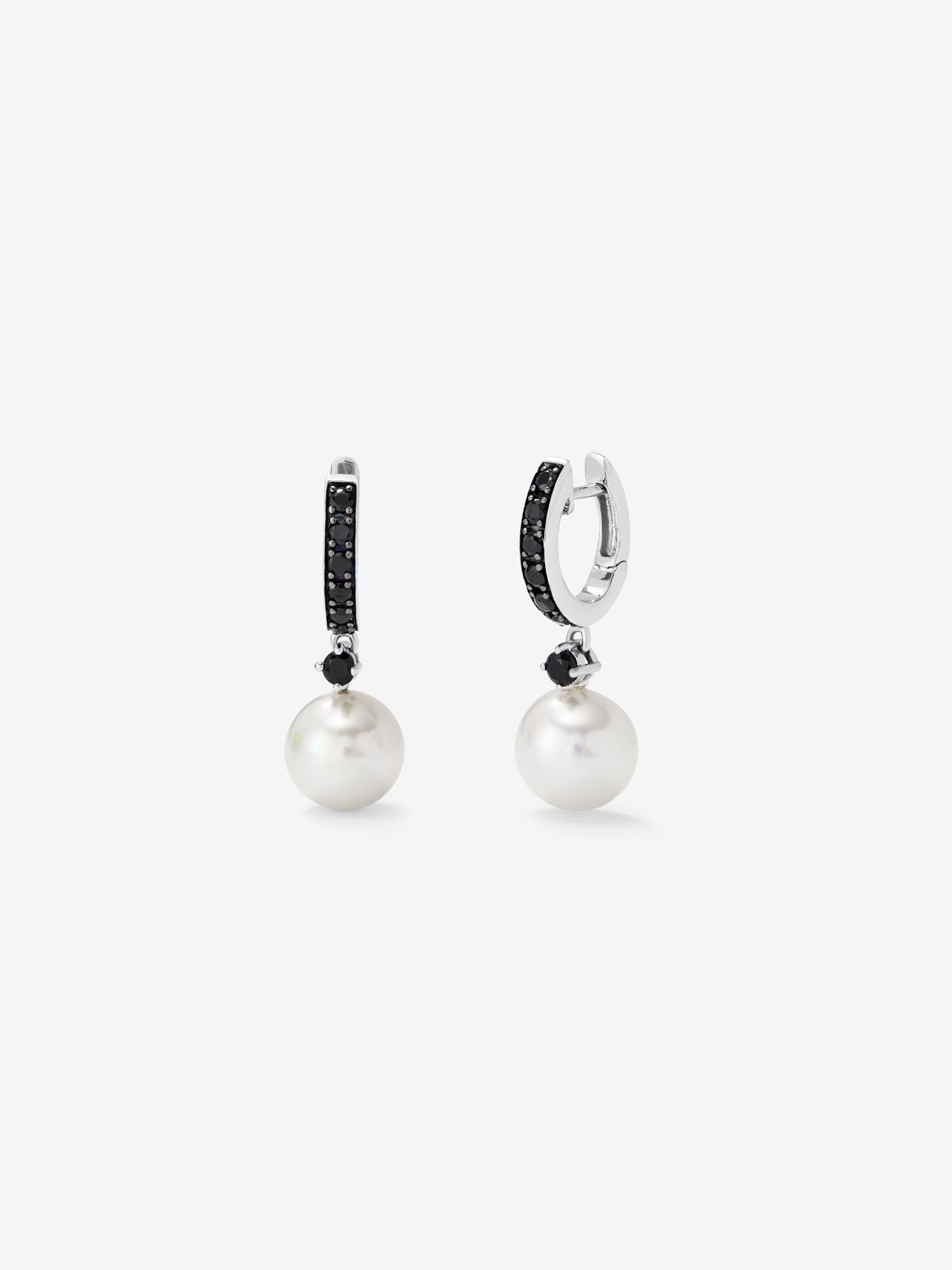 Pendiente de aro de plata 925 combinado con perla akoya de 8,5 mm y espinela