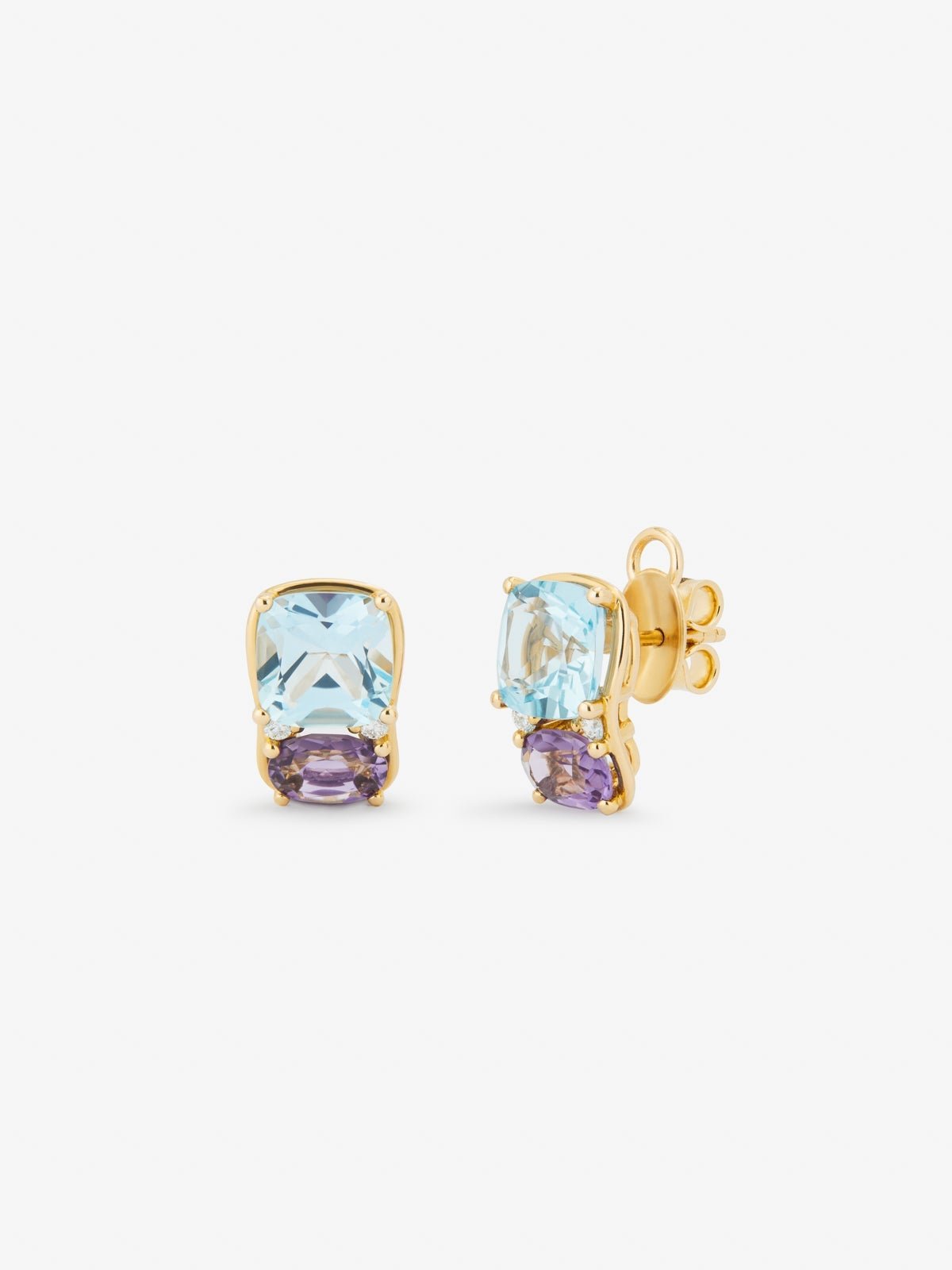 Pendientes de oro amarillo de 18K con 2 topacios azul sky en talla cushion, 2 amatistas verdes en talla oval y 4 diamantes en talla brillante con un total de 0,11 cts