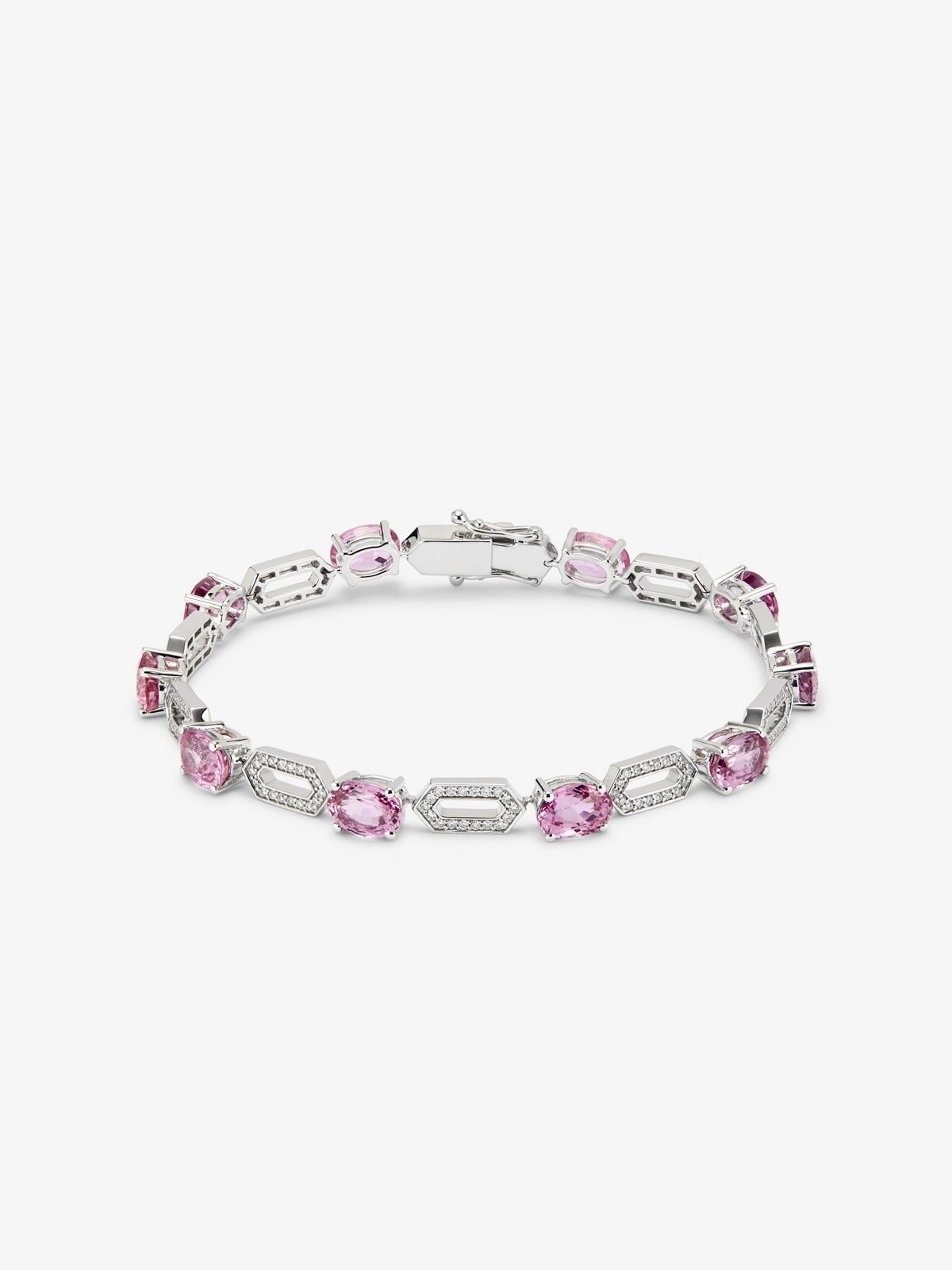 18K white gold bracelet with 10 oval-cut pink sapphires with a total of 11.22 cts and 190 brilliant-cut diamonds with a total of 0.66 cts